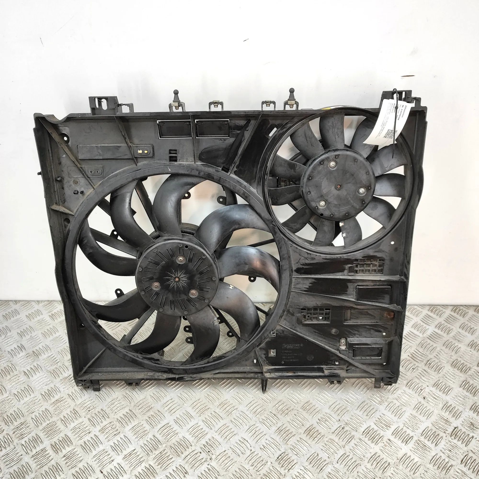 Land Rover Range Rover Sport (L494) Engine Cooling Fan Shroud Engine Cooling Fan Shroud — LAND ROVER RANGE RO...