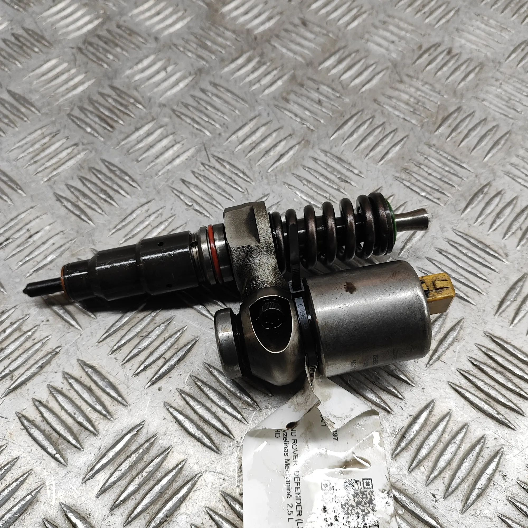 Land Rover Defender Fuel Injector Fuel injector — LAND ROVER DEFENDER (L315) (198...