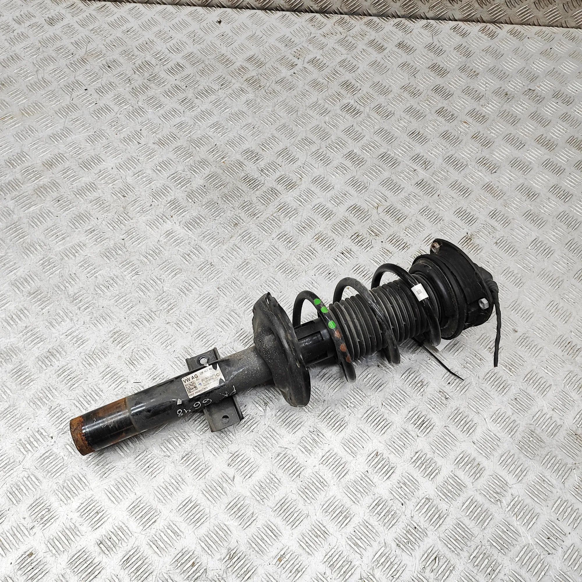 Skoda Scala Shock absorber — front left Shock absorber — front left — SKODA SCALA (NW1)...