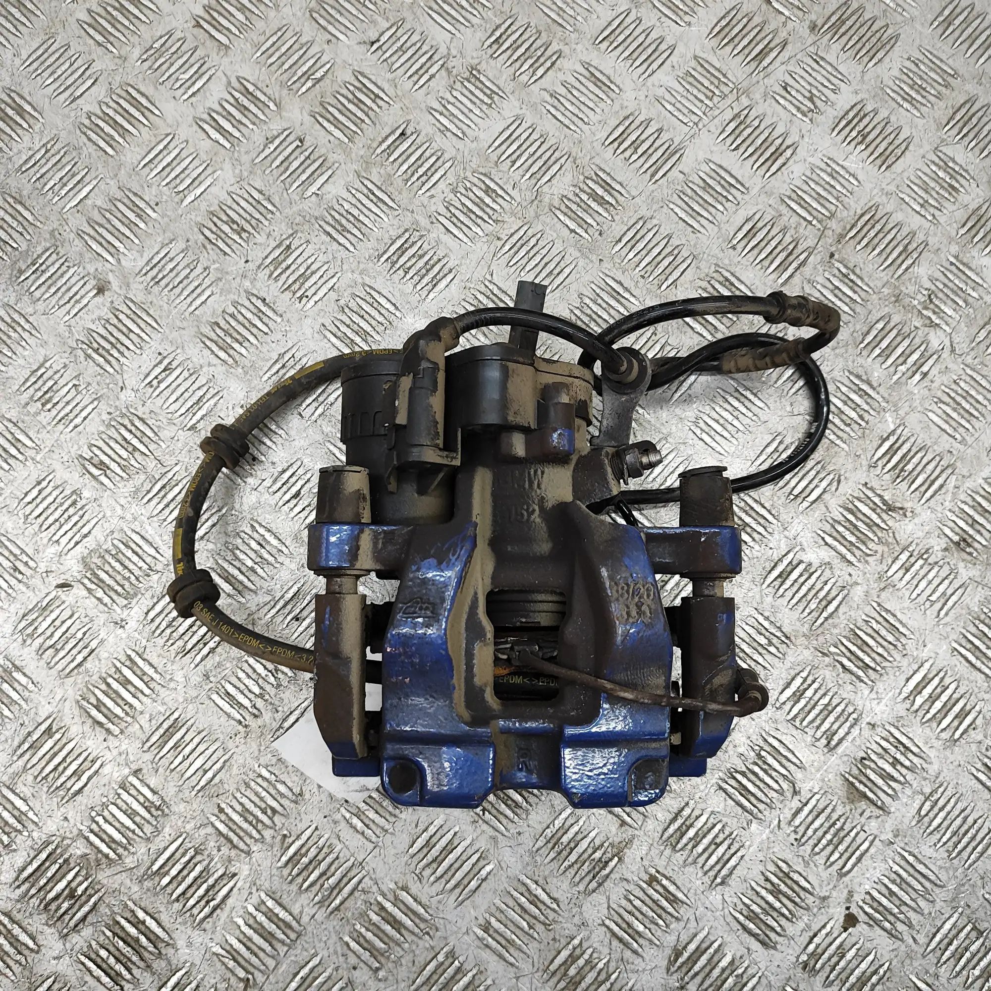 BMW 2 (F44) Brake caliper — rear right Brake caliper — rear right — BMW 2 SERIES (Gran...