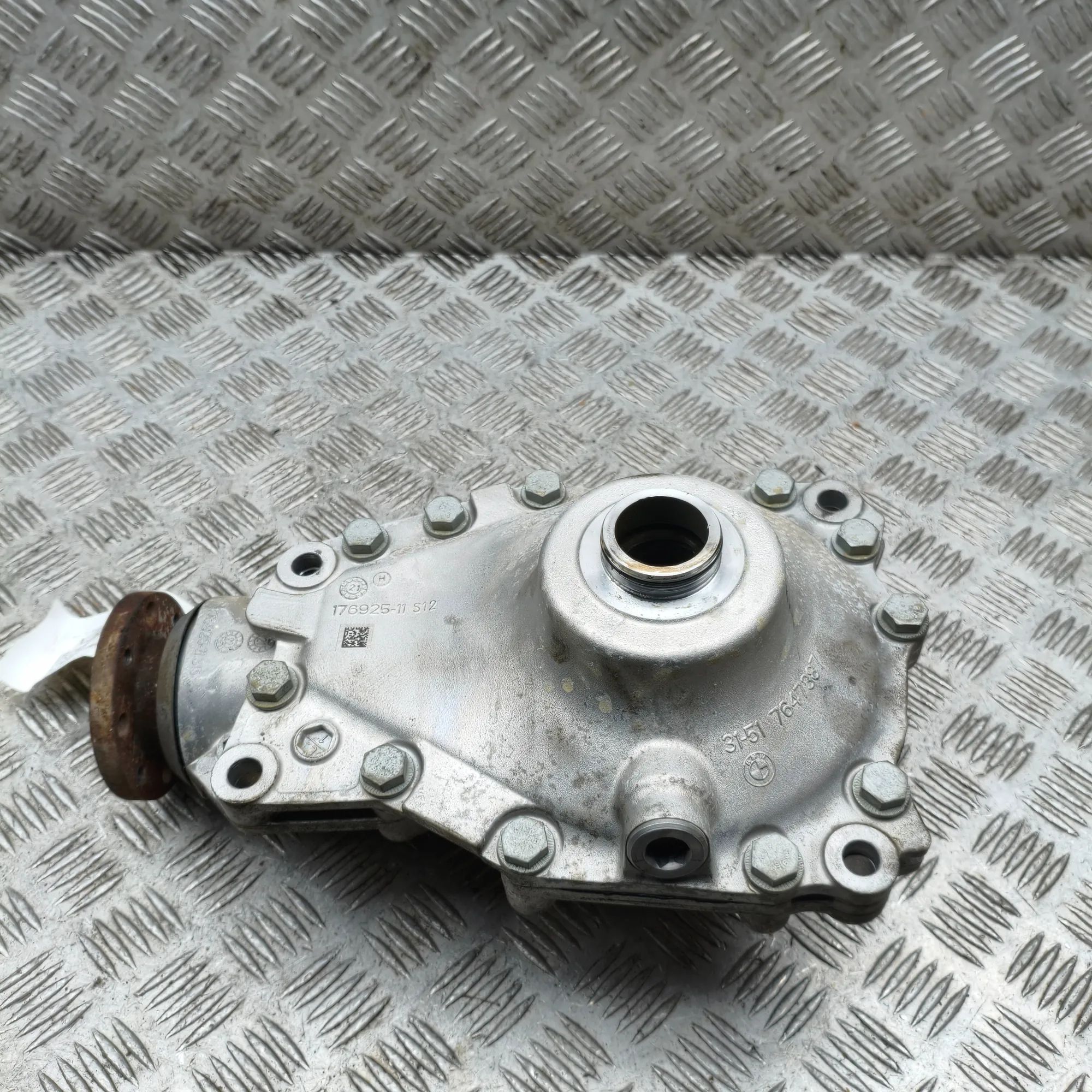 BMW 4 (G22 / G23 / G26)  etutasauspyörästö Front differential — BMW 4 / i4 (G22, G23, G26,...