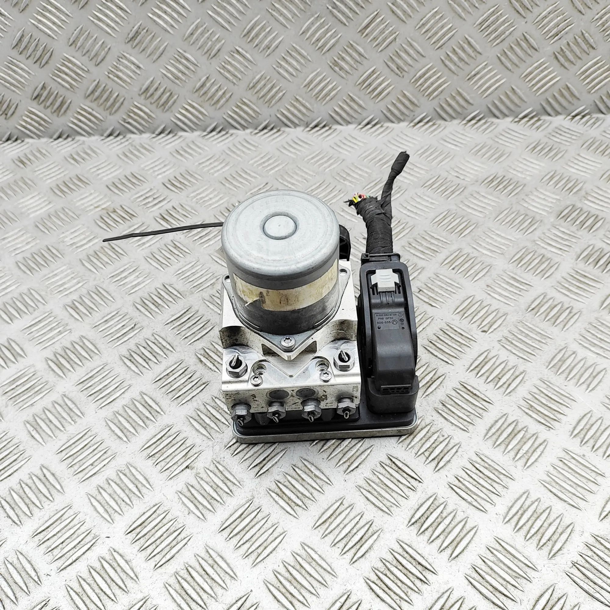 Mercedes-Benz A (W176) ABS Hydraulipumppu ABS Pump — MERCEDES BENZ E-CLASS (W213) (2015-2...