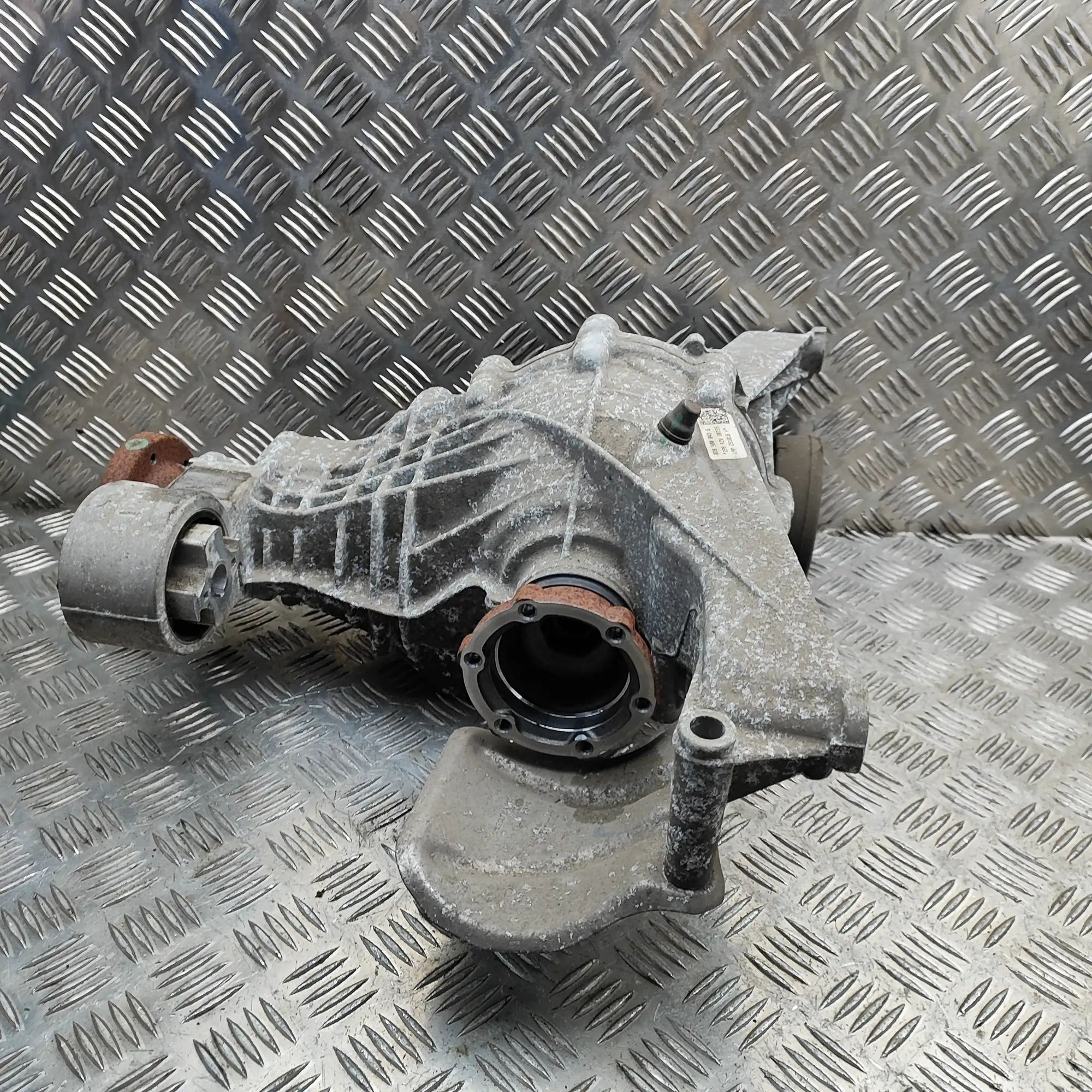 Audi A5 (B9) rear differential Rear differential — AUDI A5 (B9, F5) (2016-PRES...