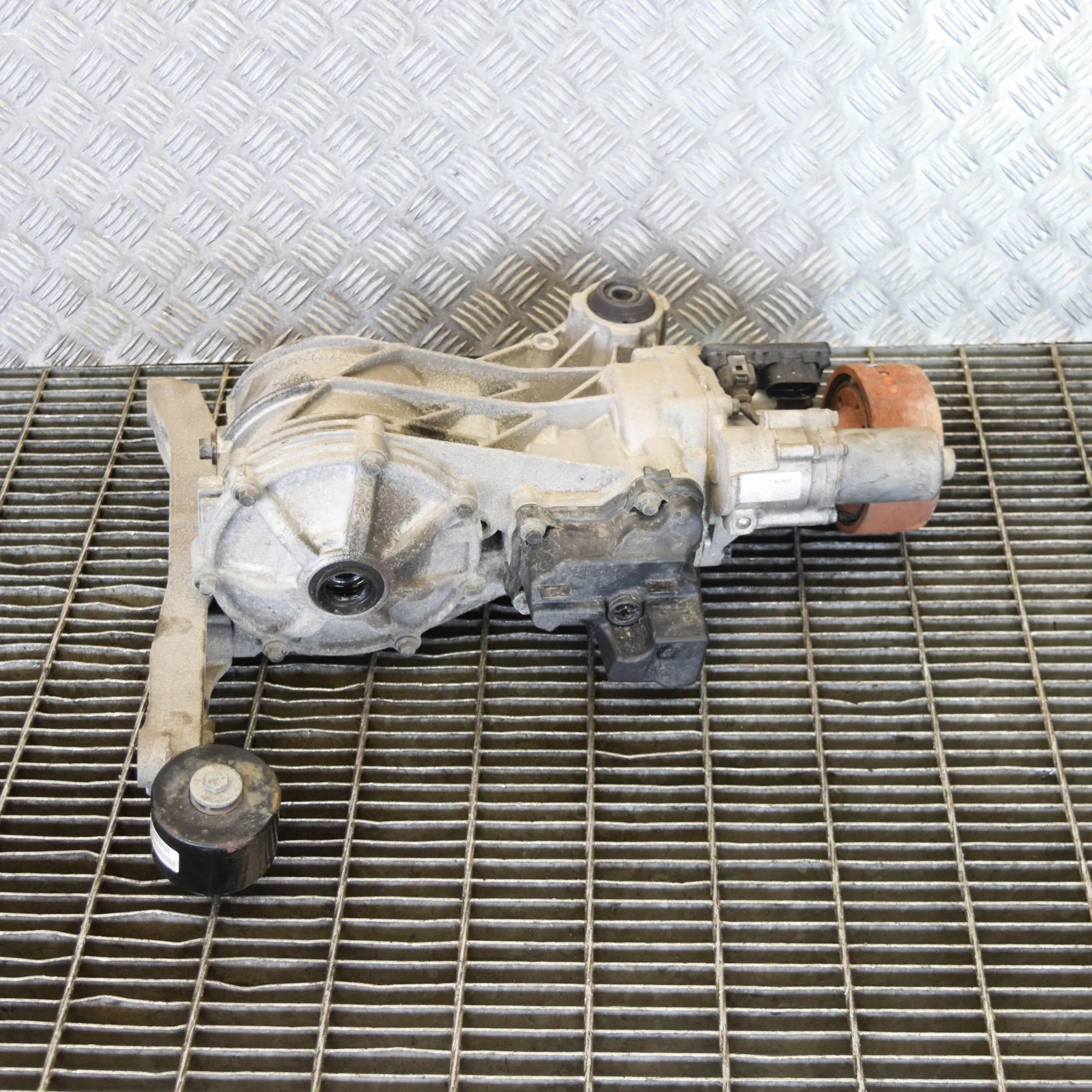 Volvo XC90 takatasauspyörästö Rear differential — VOLVO XC90 (II) (2014-PRESE...