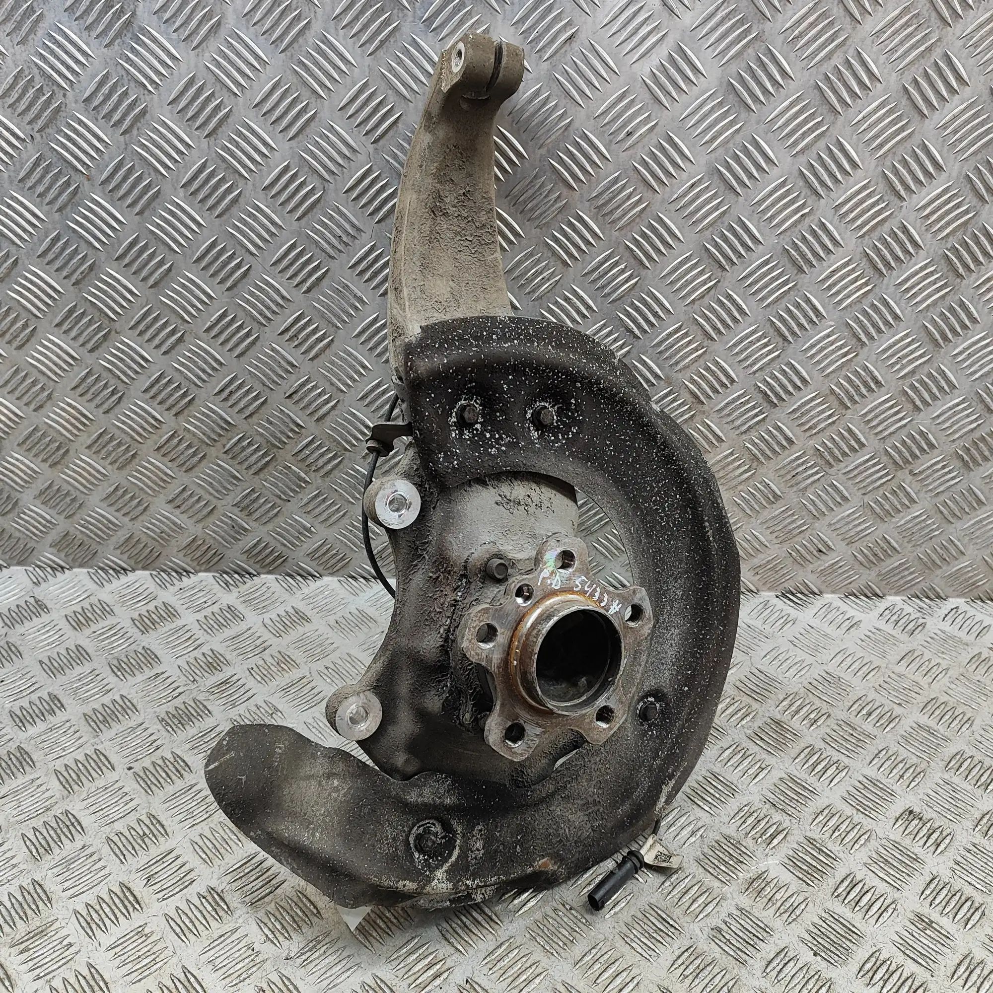 BMW 8 (G15) Front Right Wheel Hub Front Right Wheel Hub — BMW 8 SERIES (G14, G15,...
