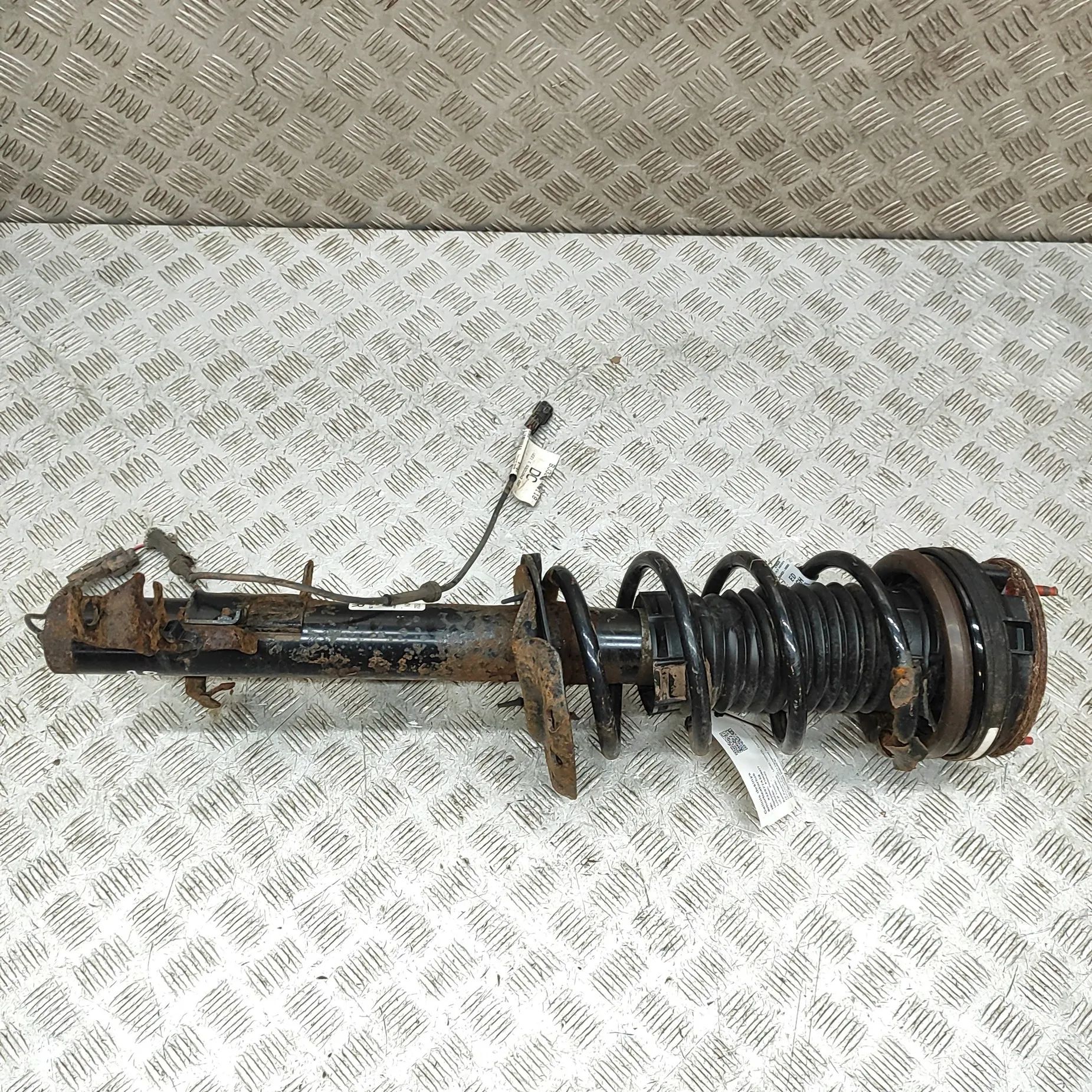 Land Rover Range Rover Evoque Shock absorber — rear right Shock absorber — rear right — LAND ROVER RANGE ...