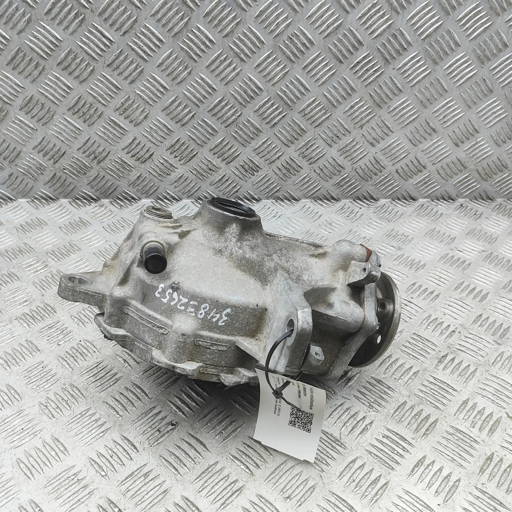 Mercedes-Benz A (W176) front differential Front differential — MERCEDES BENZ E-CLASS (W21...