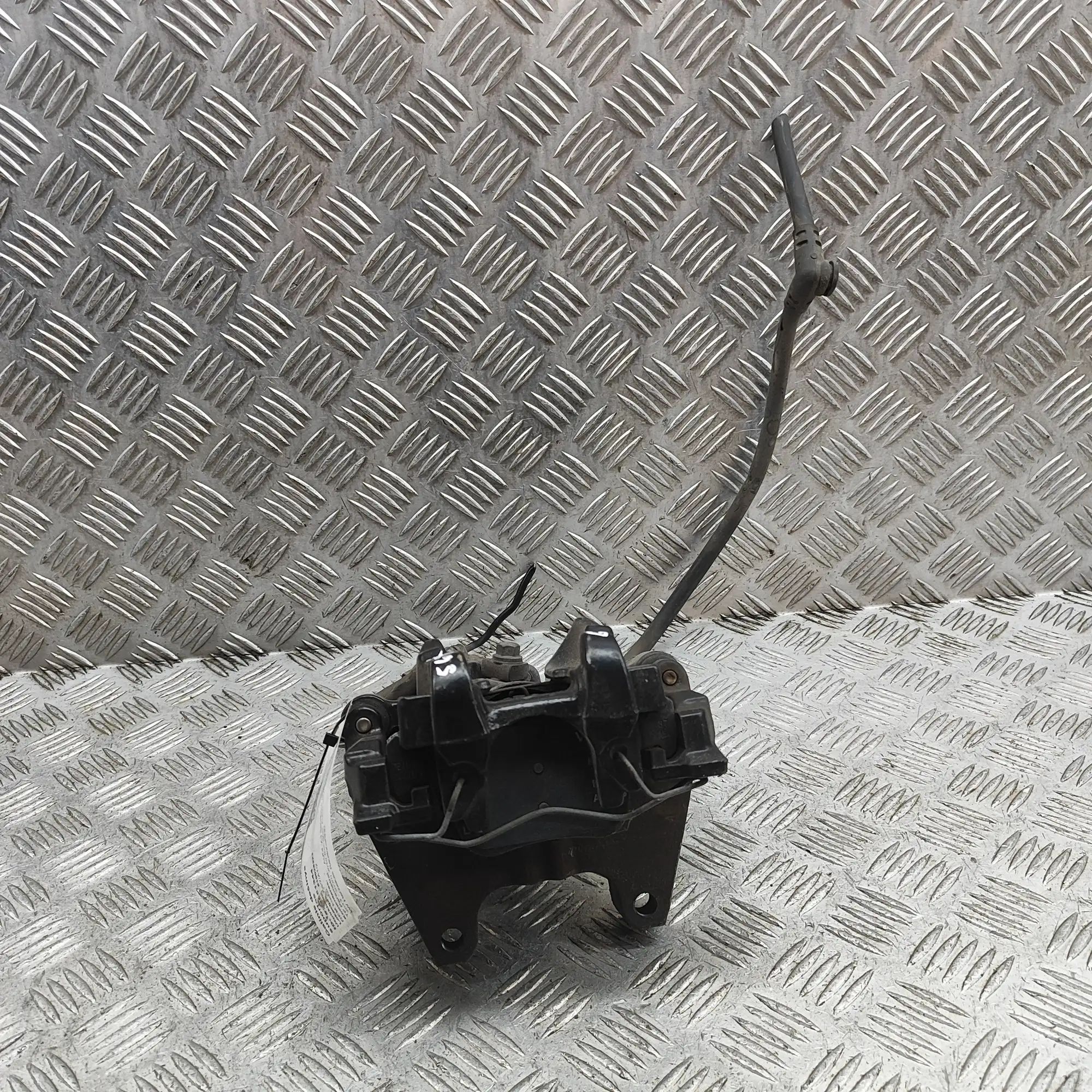 Audi A3 (8V) Brake caliper — rear right Brake caliper — rear right — AUDI A3 (8V_) (201...