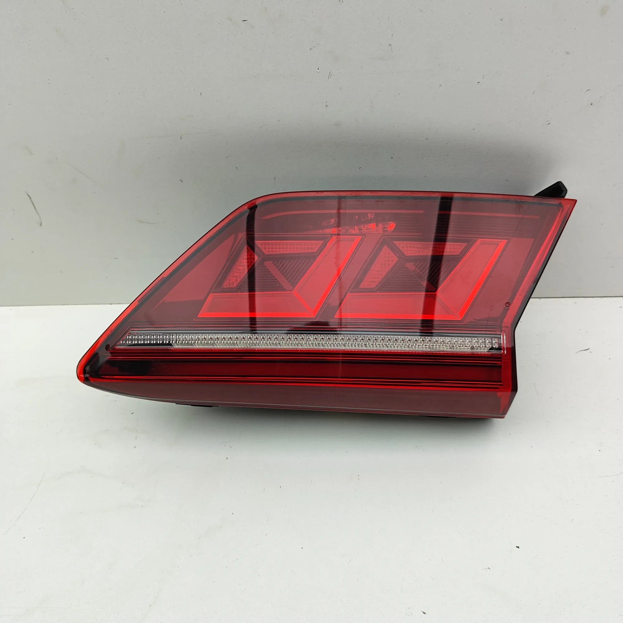 Volkswagen Tiguan Left Side Tailgate Tail Light