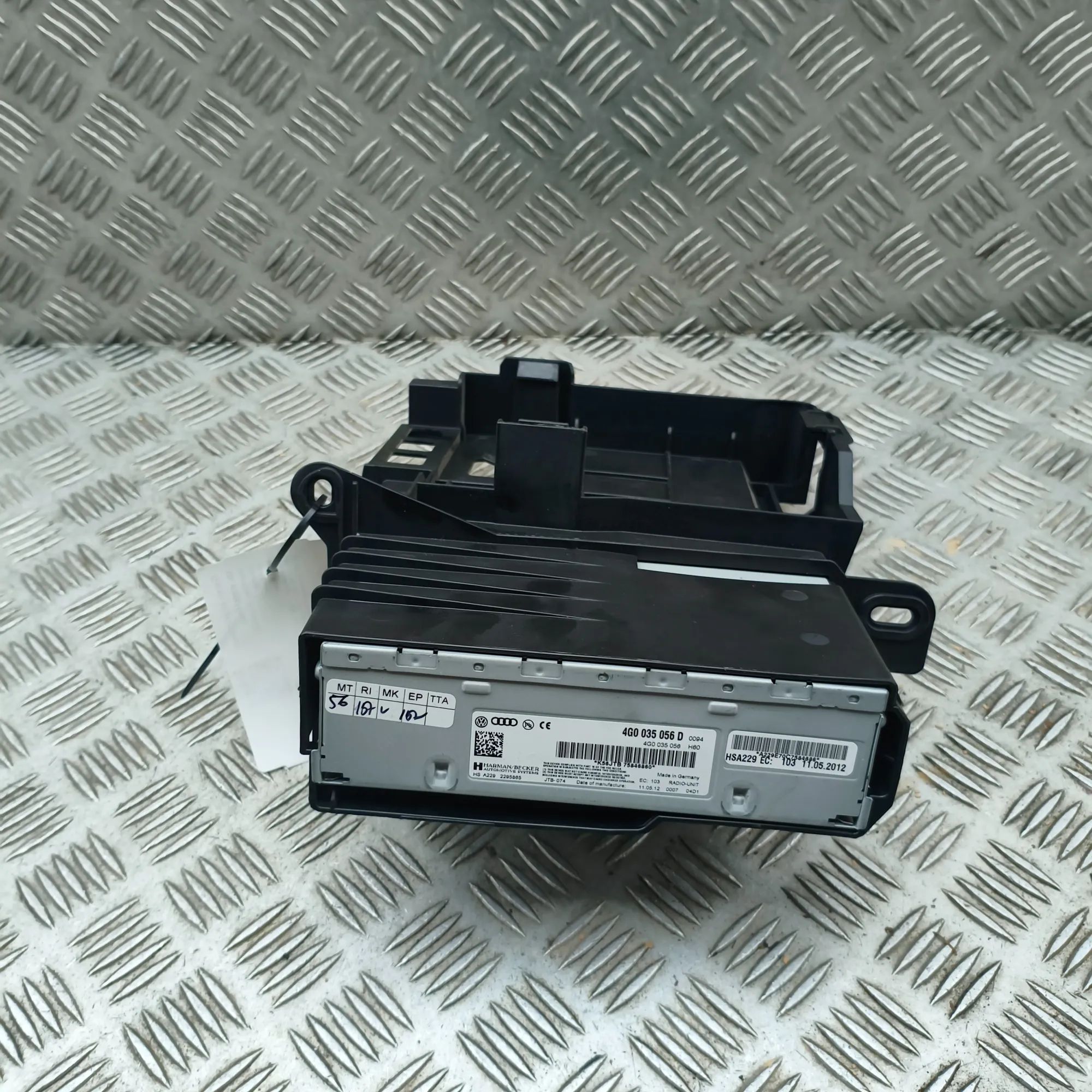 Audi Q5 (8R) DAB Tuner Control Unit DAB Tuner Control Unit — AUDI Q5 (8R) (2008-201...