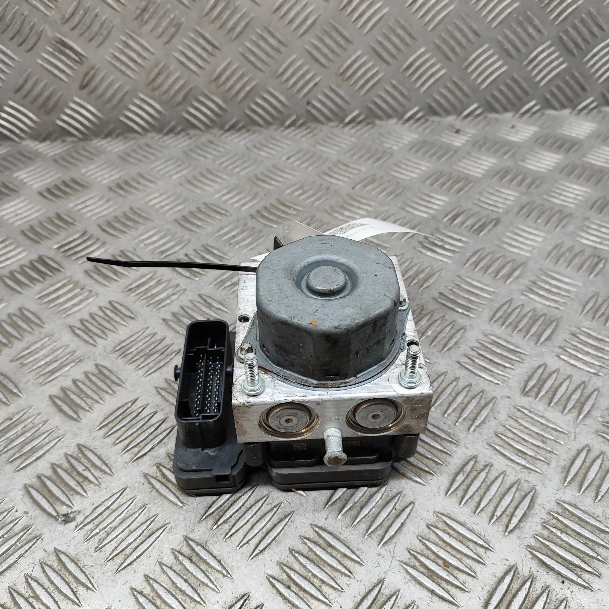 Peugeot 108 ABS hydraulic pump