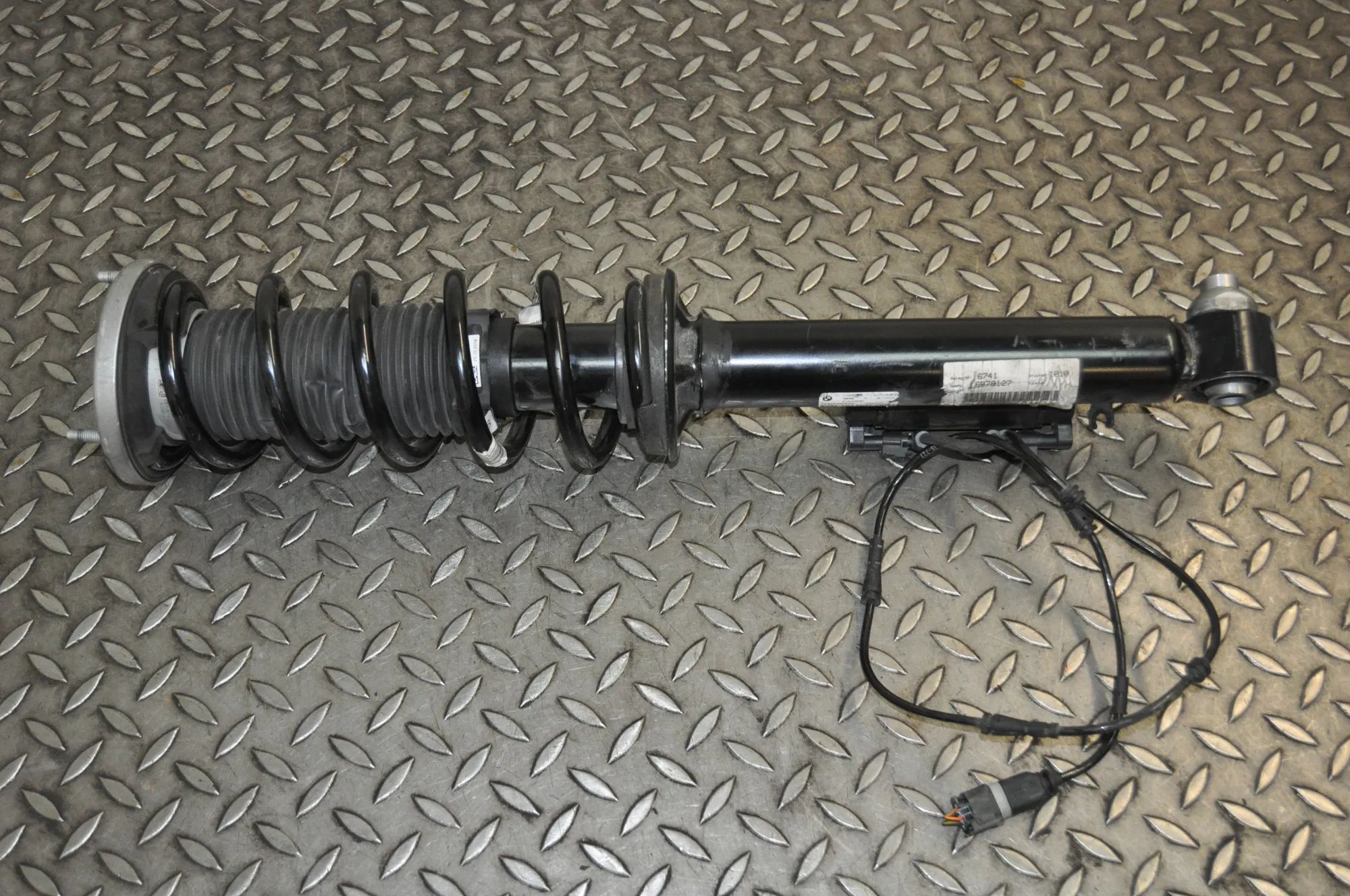 BMW 8 (G15) Rear Left Shock Absorber Rear Left Shock Absorber — BMW 8 SERIES (G14, G...