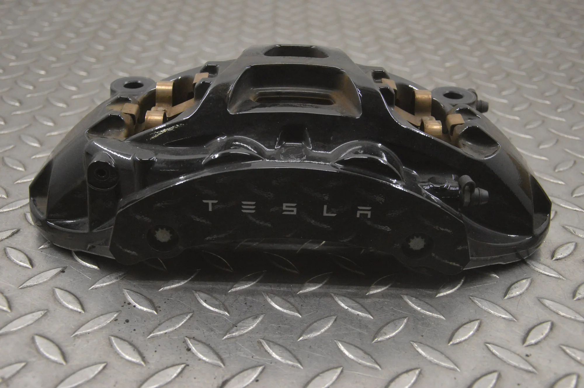 Tesla Model S Brake caliper — front right Brake caliper — front right — TESLA MODEL S (5Y...