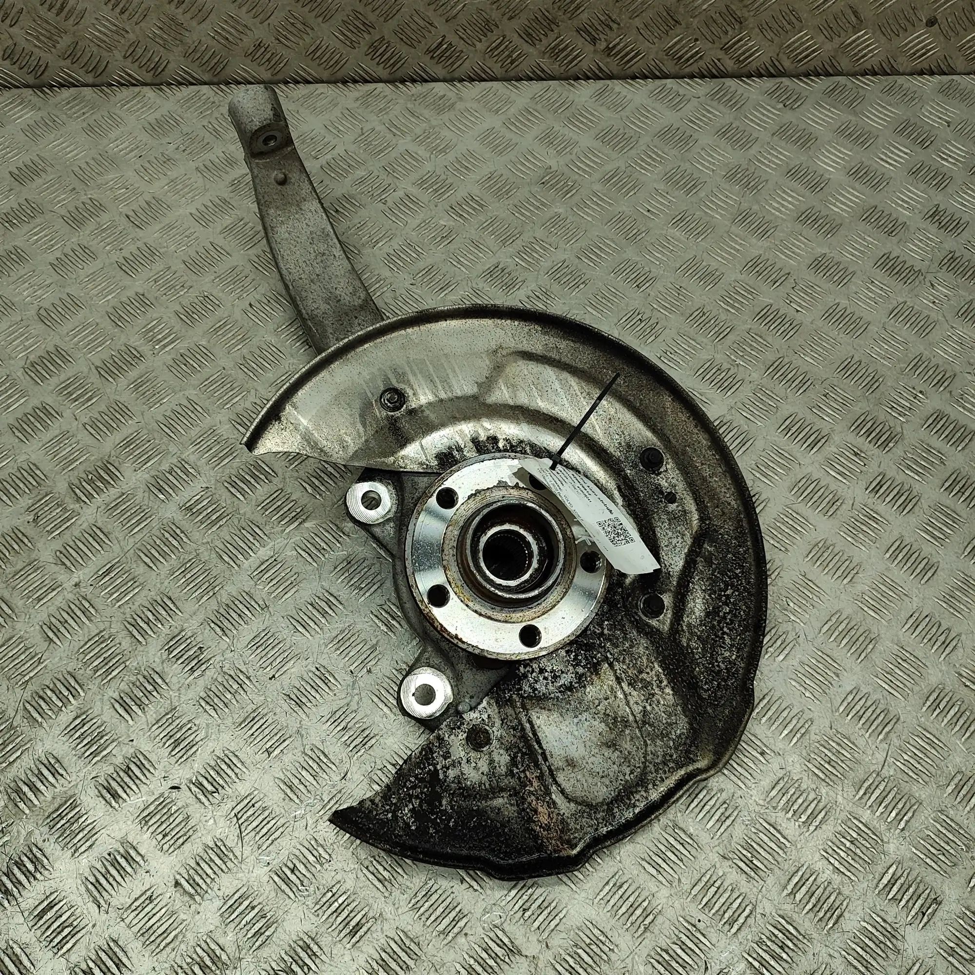 Volvo XC90 Front Left Wheel Hub Front Left Wheel Hub — VOLVO XC90 (II) (2014-PR...