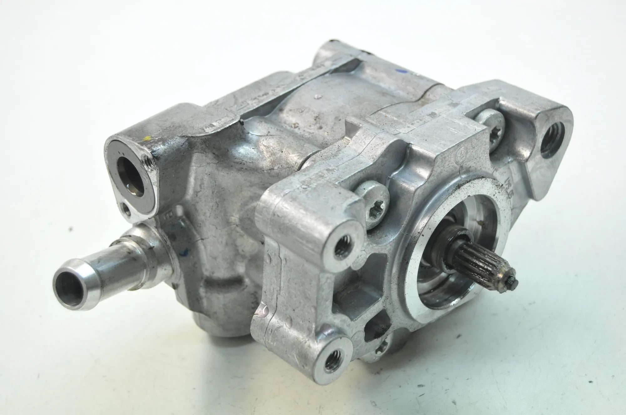 Volkswagen Touareg Power-steering pump Power-steering pump — VW TOUAREG (7P) (2010-201...