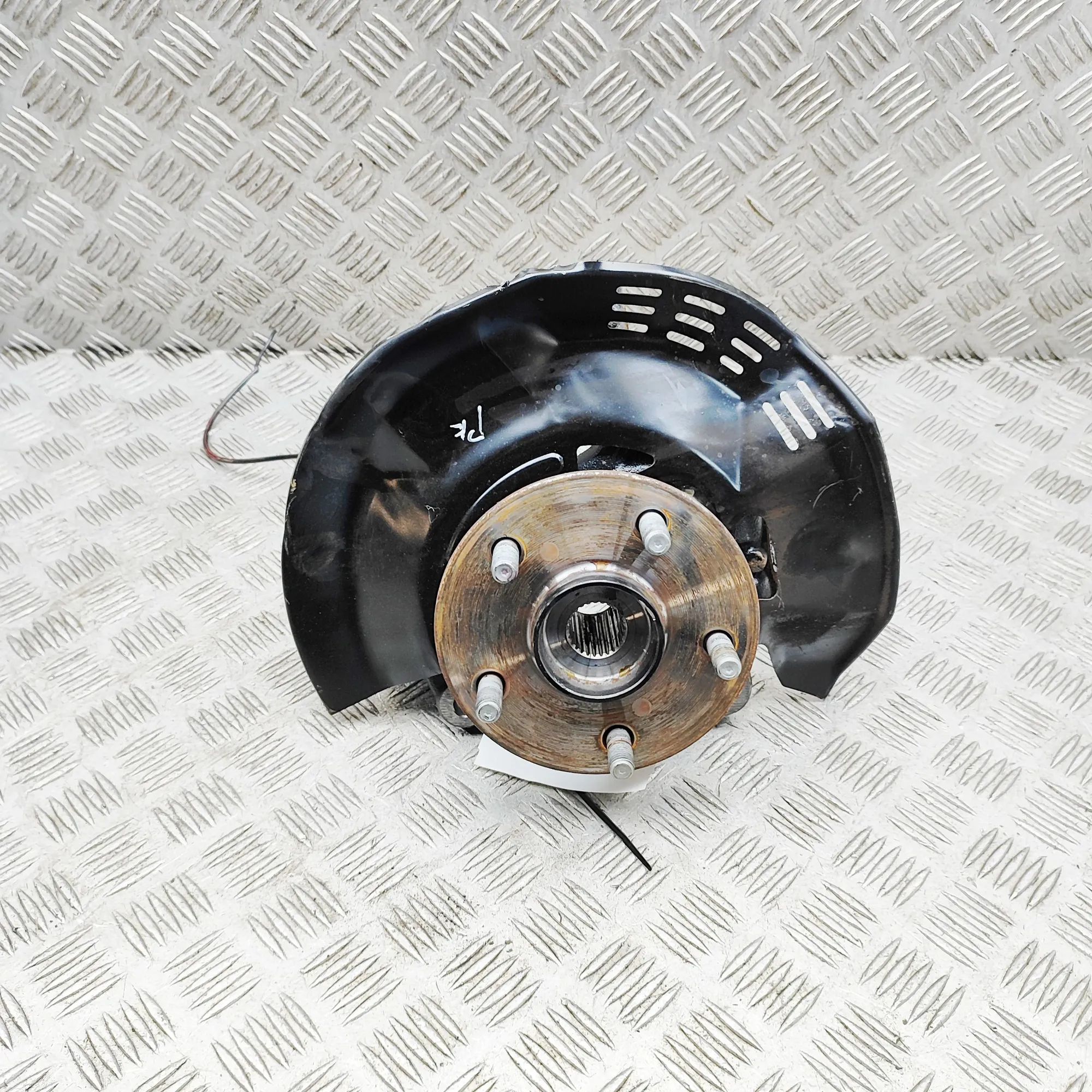 Toyota Yaris Front Left Wheel Hub Front Left Wheel Hub — TOYOTA YARIS (CROSS MXP_...