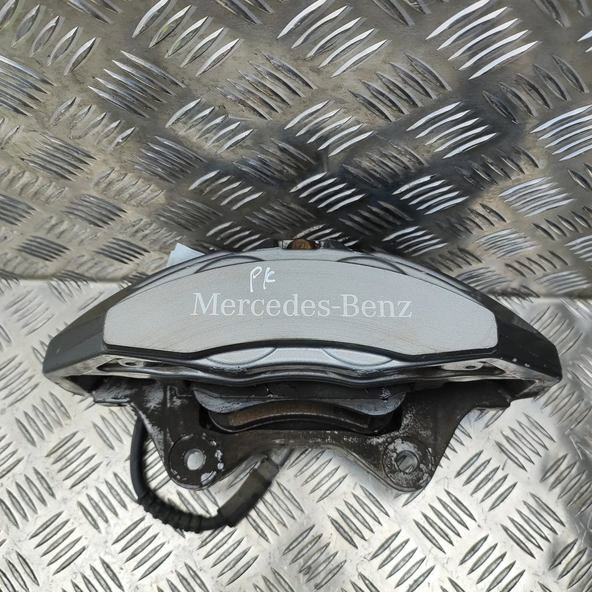 Mercedes-Benz A (W177) Front Left Brake Caliper Front left brake caliper — MERCEDES BENZ S-CLAS...
