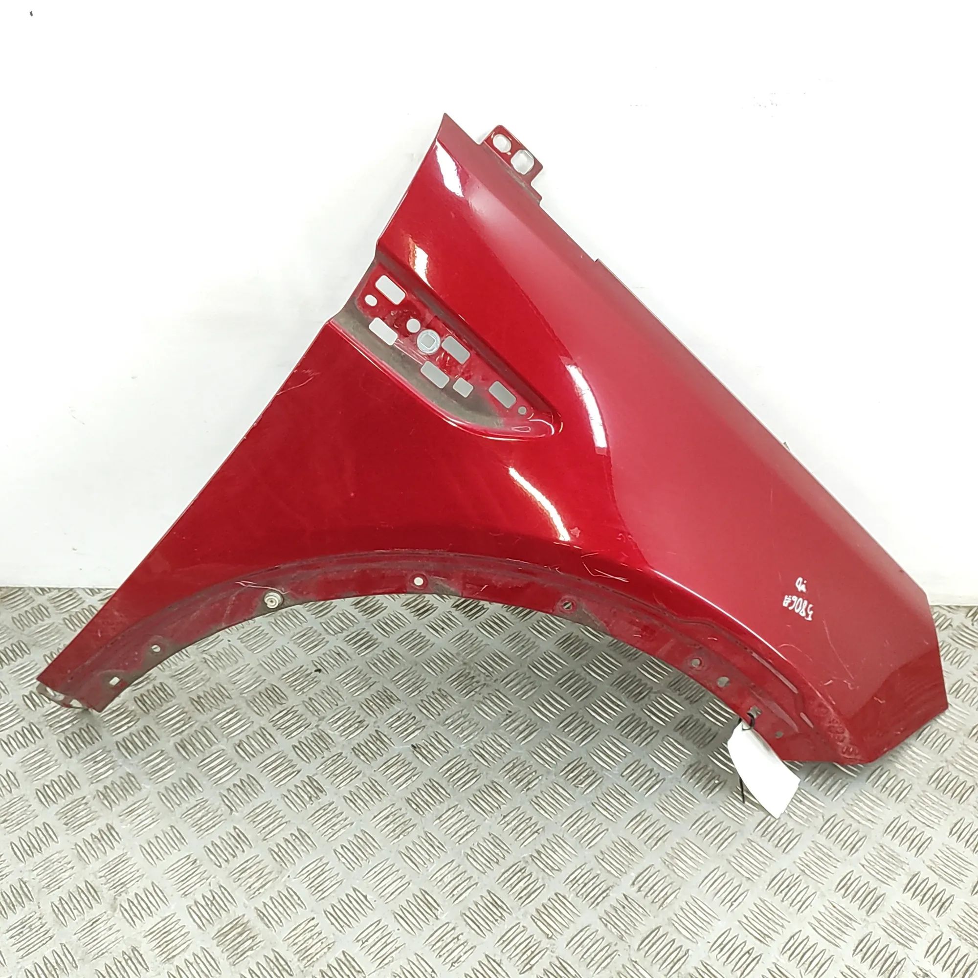 Land Rover Discovery Sport Front Right Fender Front Right Fender — LAND ROVER DISCOVERY SPORT...
