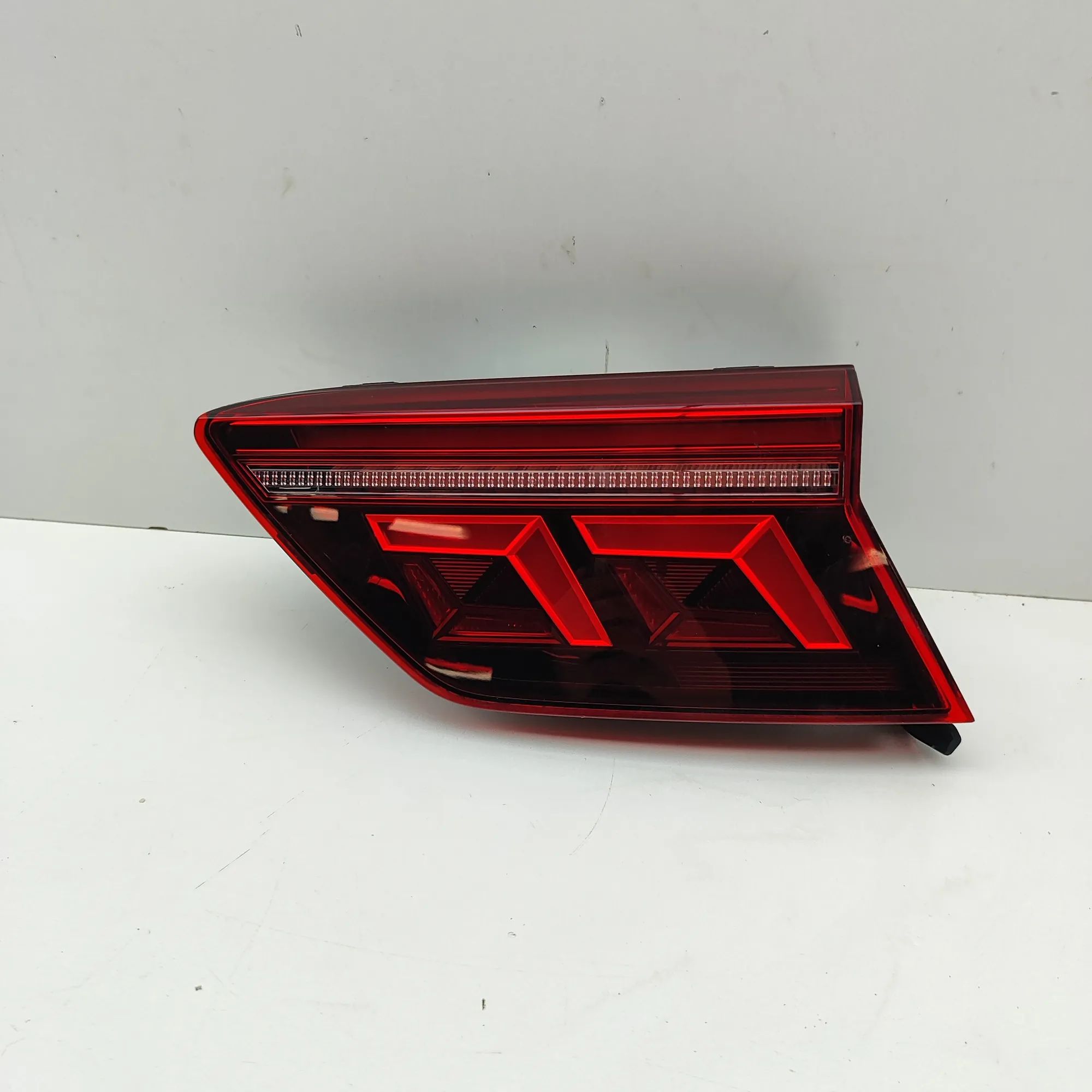 Volkswagen Tiguan Right Side Tailgate Tail Light