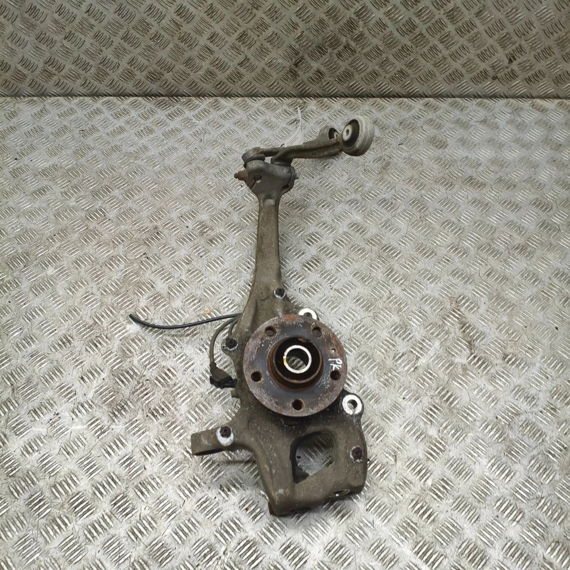 Audi Q5 (8R) Front Left Wheel Hub Front Left Wheel Hub — AUDI Q5 (8R) (2008-2016)...