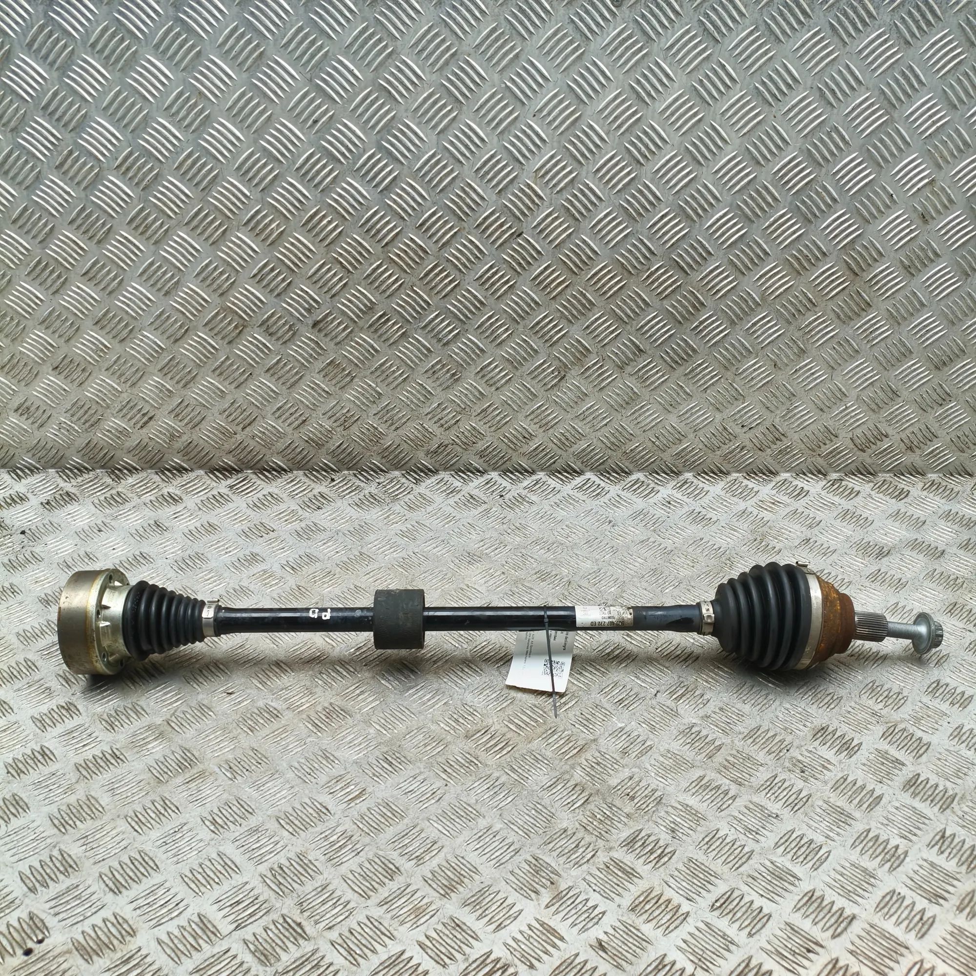 Audi A3 (8Y)  Front Right Driveshaft Front Right Driveshaft — AUDI A3 (Limousine 8YS...