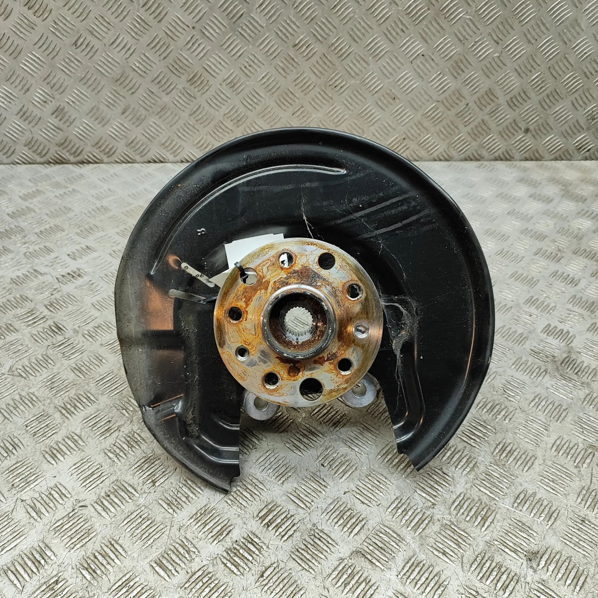 Lexus RX Rear Right Wheel Hub Rear Right Wheel Hub — LEXUS RX (_LA1_, _LH1_) ...