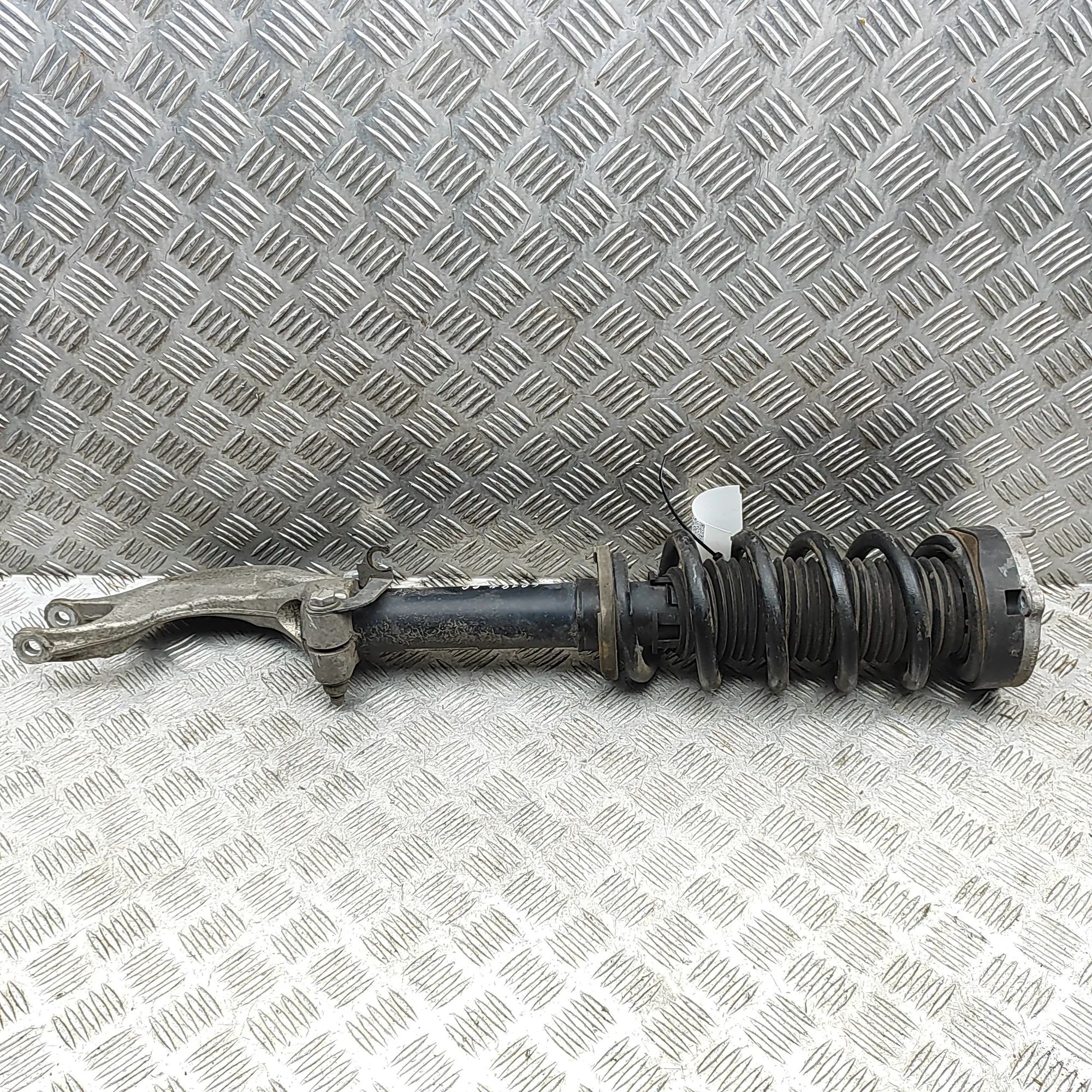 Volkswagen Touareg Shock absorber — front right Shock absorber — front right — VW TOUAREG (CR7)...