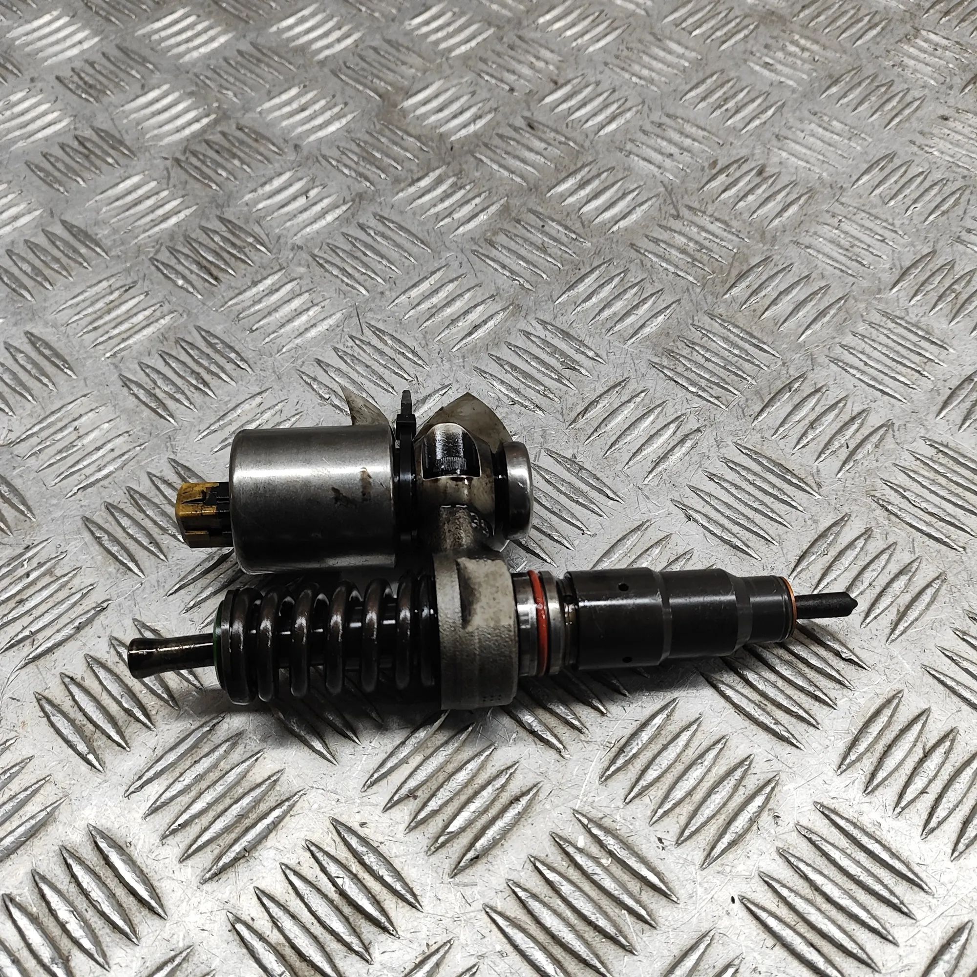 Land Rover Defender Fuel Injector Fuel injector — LAND ROVER DEFENDER (L315) (198...