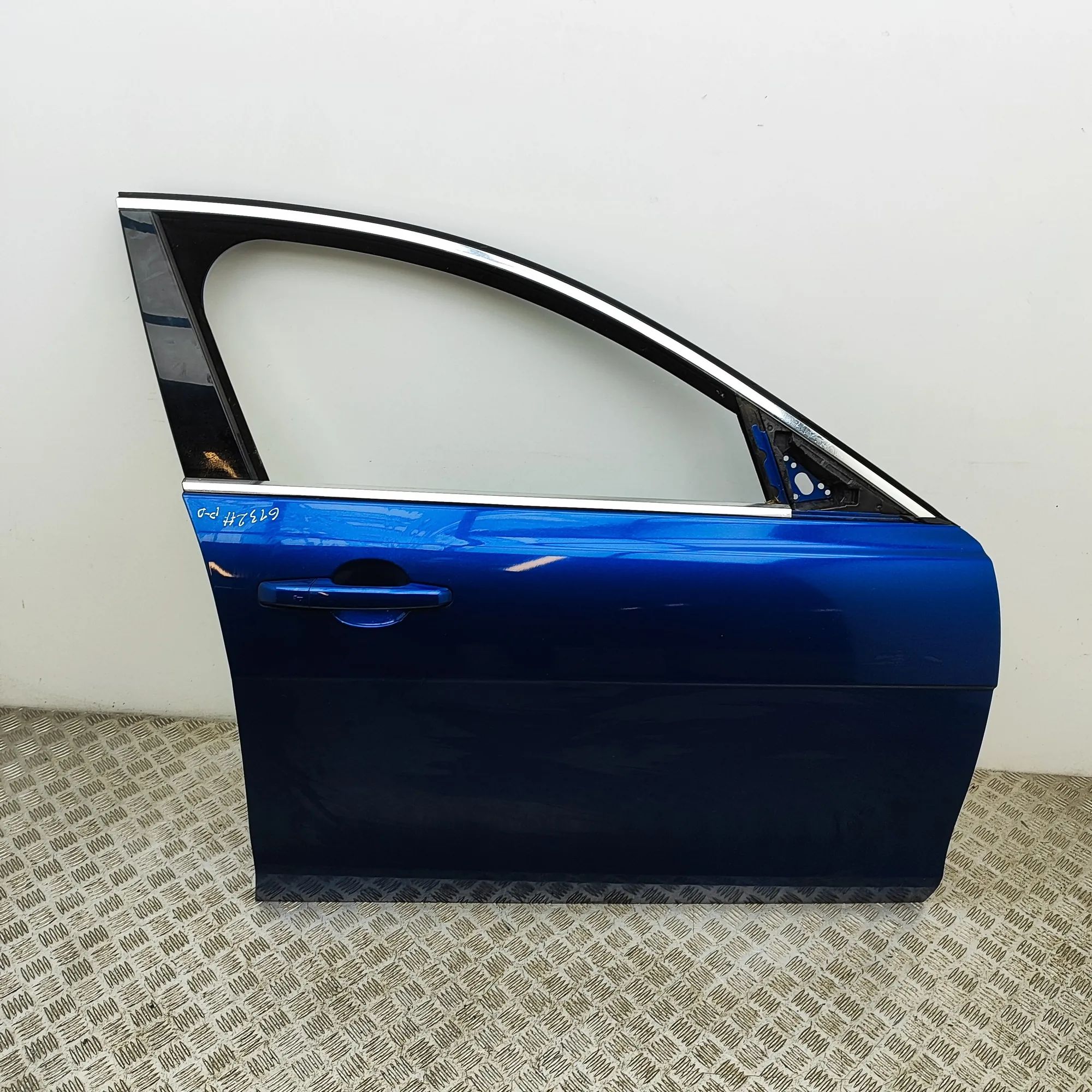 Jaguar XE Door — front right Door — front right — JAGUAR XE (X760) (2015-202...