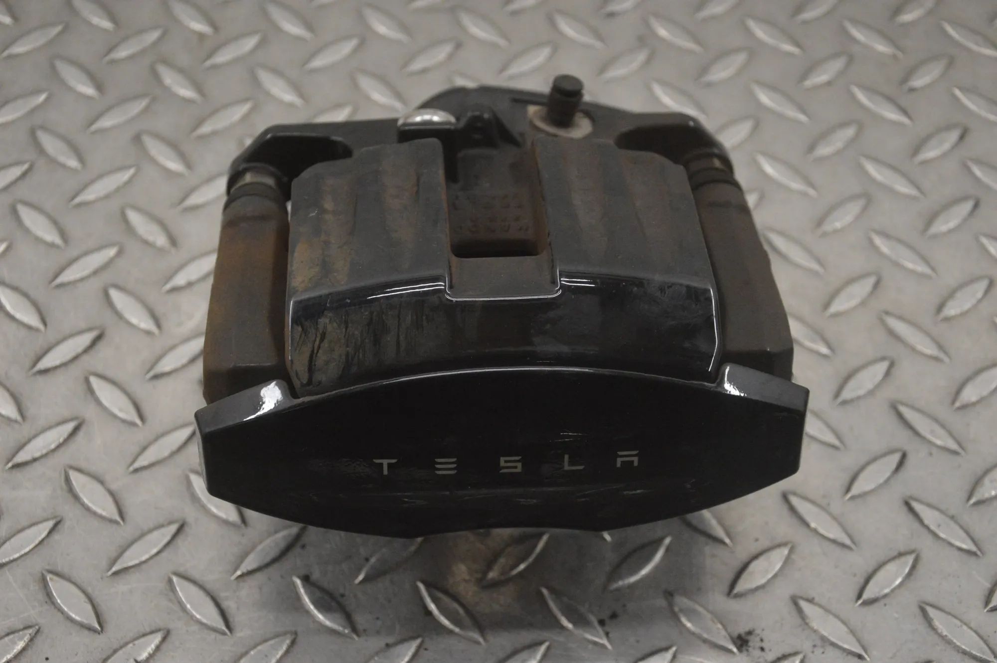 Tesla Model S Brake caliper — rear right Brake caliper — rear right — TESLA MODEL S (5YJ...