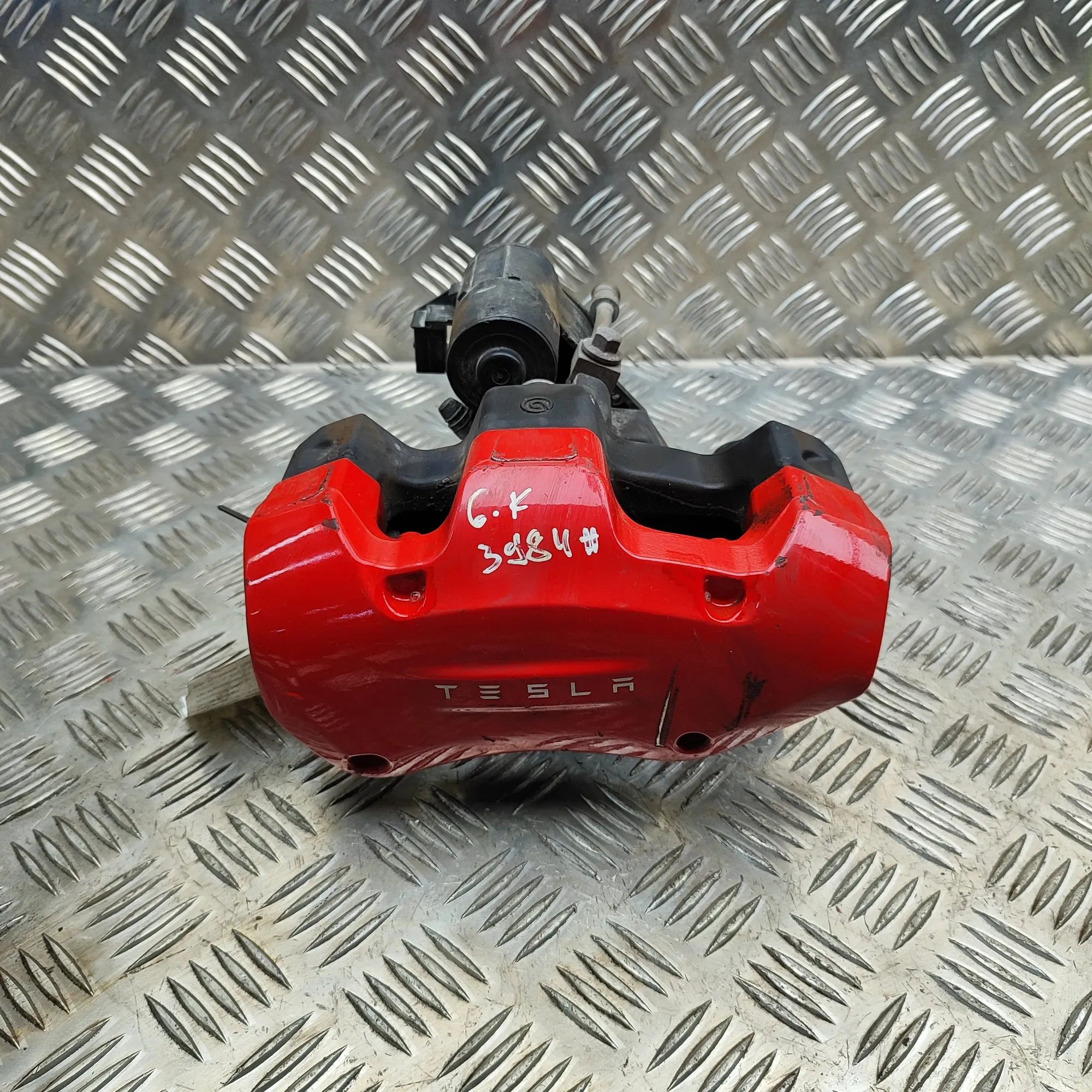 Tesla Model 3 Brake caliper — rear left Brake caliper — rear left — TESLA MODEL 3 (2017...