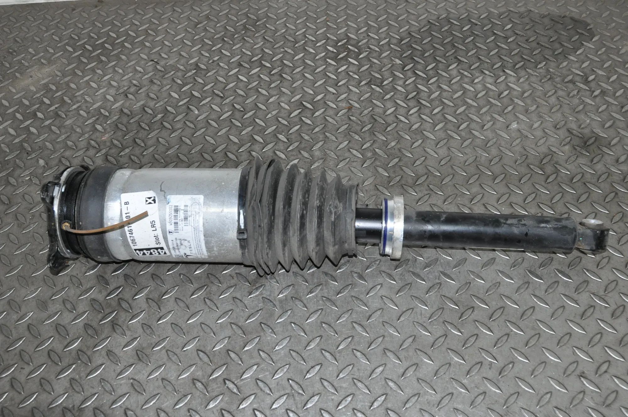 Tesla Model S Rear Left Air Shock Absorber Rear Left Air Shock Absorber — TESLA MODEL S (5...