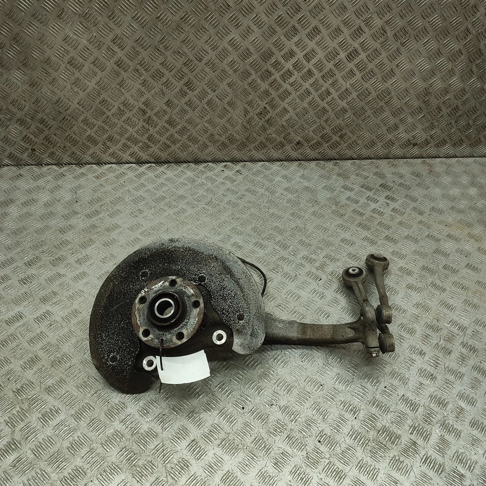 Audi A6 (C7) Front Left Wheel Hub Front Left Wheel Hub — AUDI A6 (C7, 4G) (2010-2...