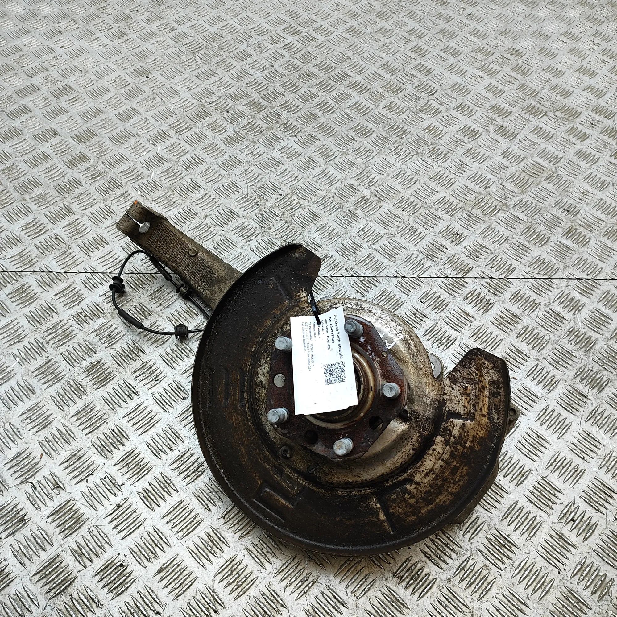 Tesla Model 3 Front Left Wheel Hub Front Left Wheel Hub — TESLA MODEL 3 (2017-PRES...