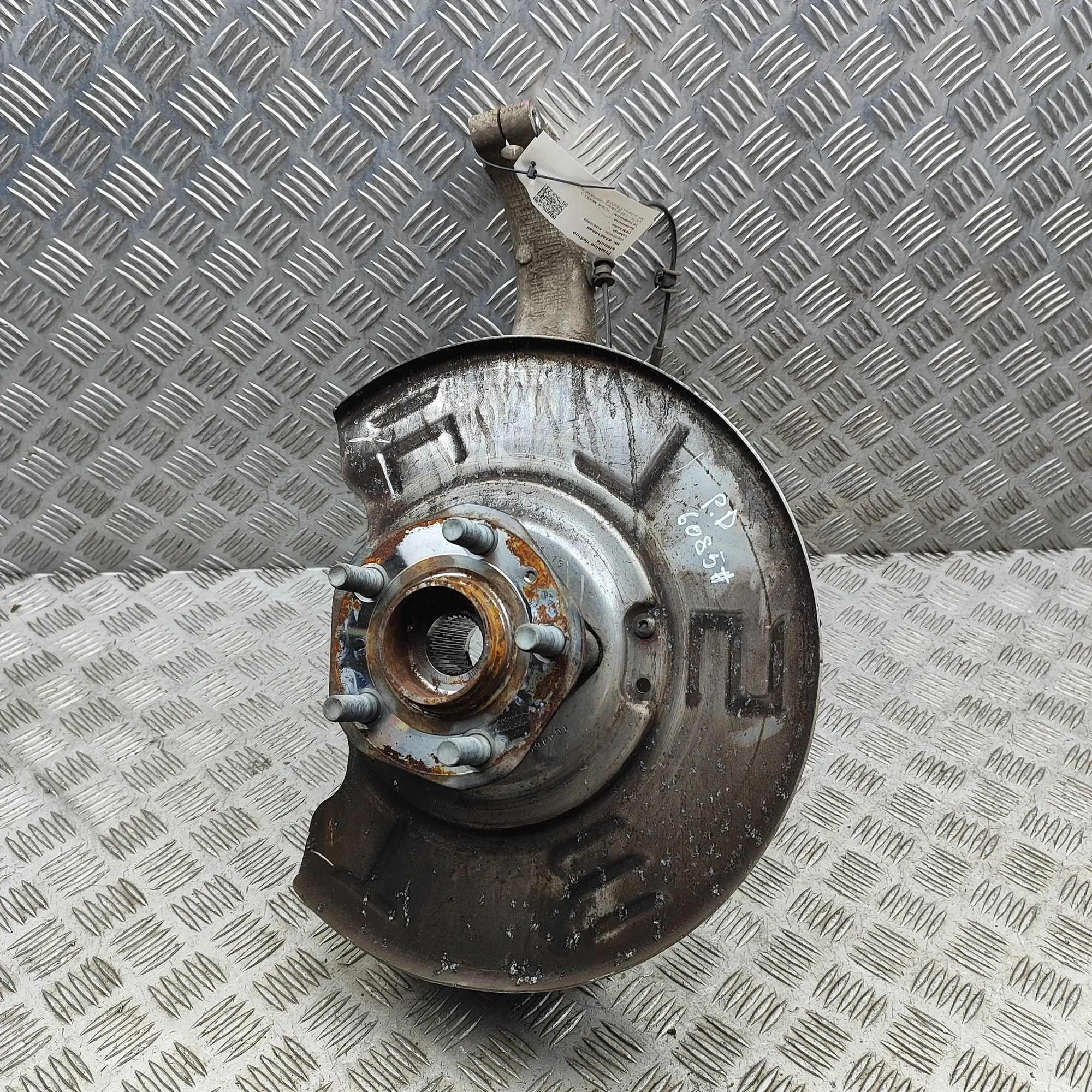 Tesla Model 3 Front Right Wheel Hub Front Right Wheel Hub — TESLA MODEL 3 (2017-PRE...