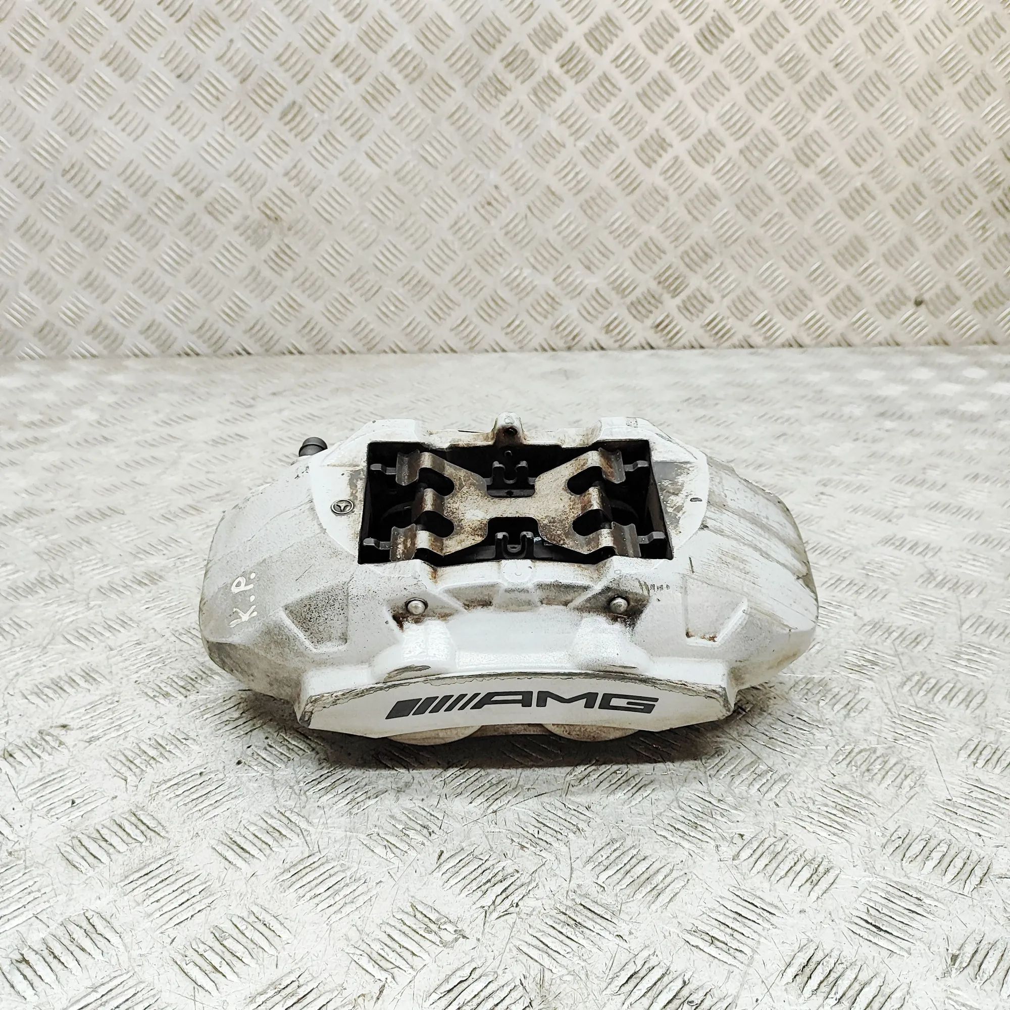 Mercedes-Benz A (W176) Front Left Brake Caliper Front left brake caliper — MERCEDES BENZ E-CLAS...