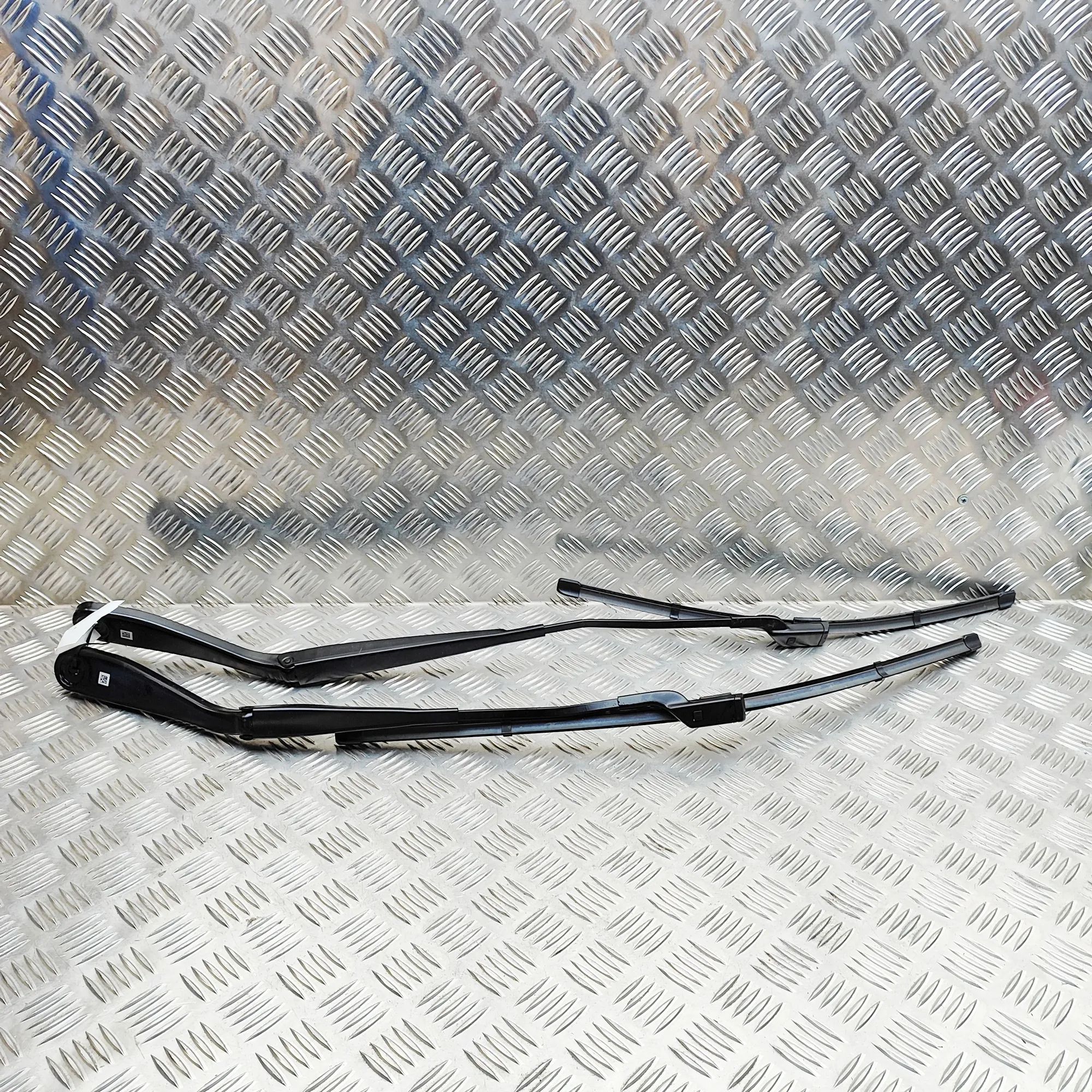 BMW X7 (G07) Front Wiper Arms Front Wiper Arms — BMW X7 (G07) (2018-PRESENT) ...
