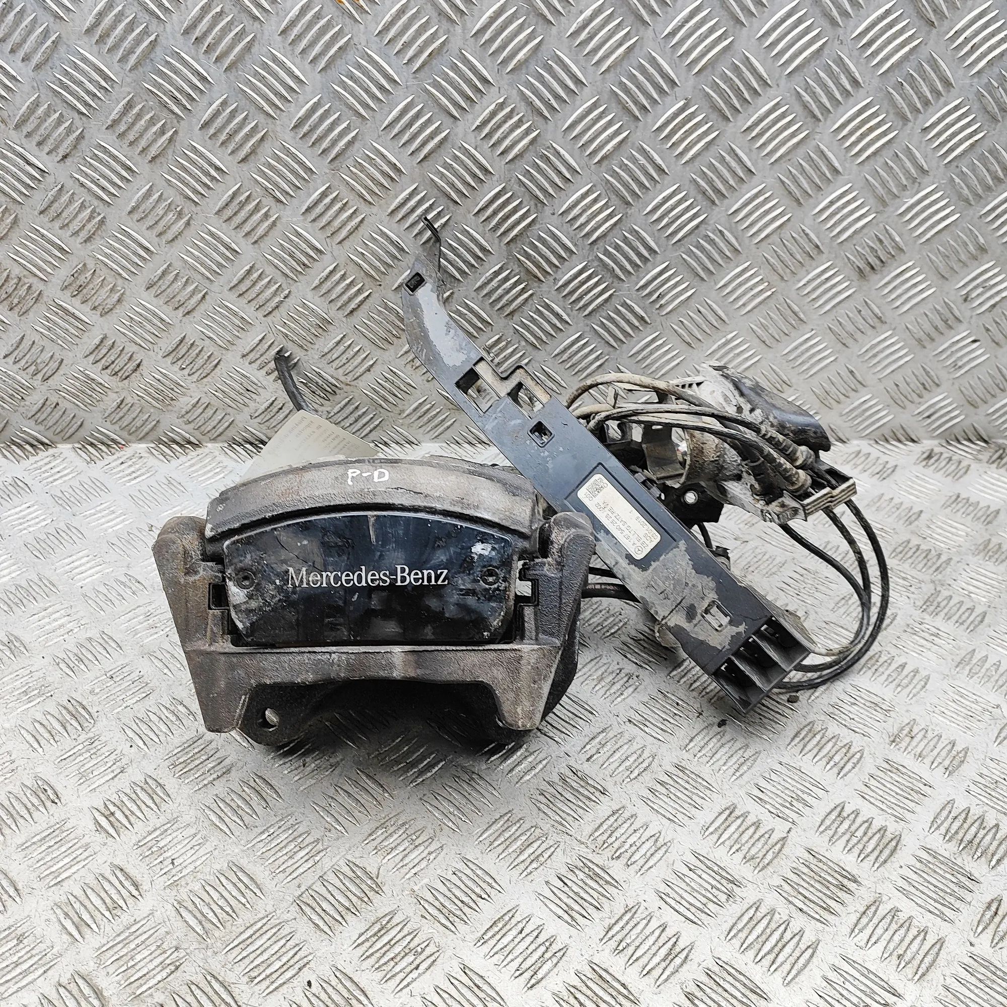 Mercedes-Benz GLE (W167) Brake caliper — front right Brake caliper — front right — MERCEDES BENZ GLE...
