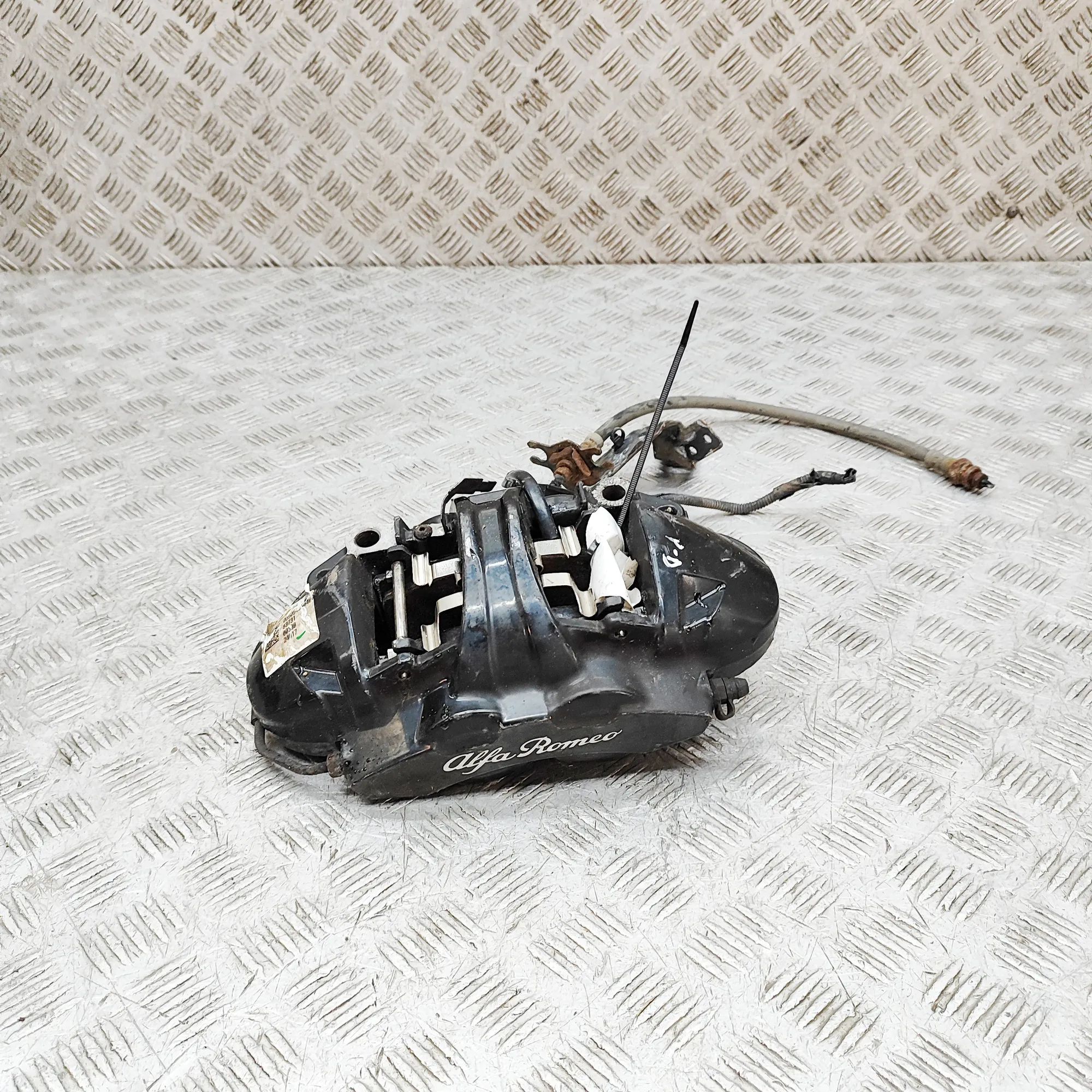 Alfa-Romeo Stelvio Brake caliper — front right Brake caliper — front right — ALFA ROMEO STELVI...