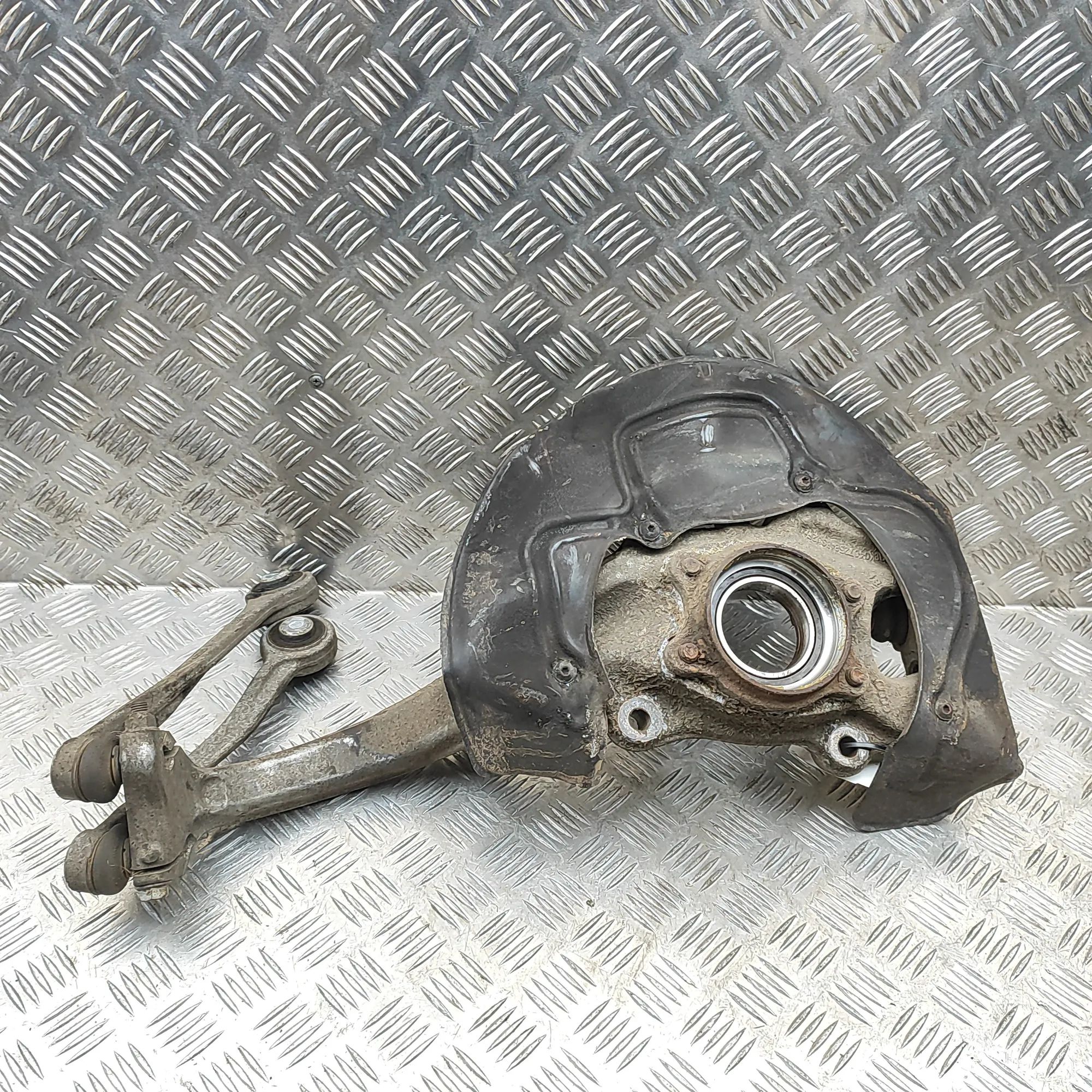 Audi A7 (4G) Front Right Wheel Hub Front Right Wheel Hub — AUDI A7 SPORTBACK (4GA)...