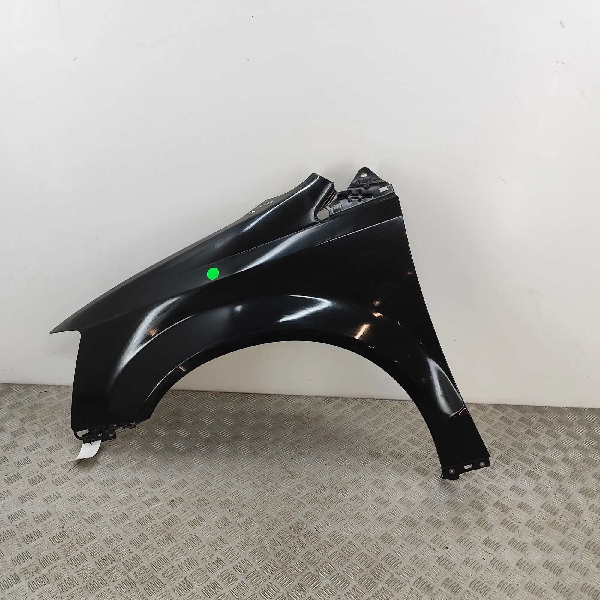 Chrysler Grand Voyager / Town & Country Front Left Fender Front Left Fender — CHRYSLER GRAND (VOYAGER V R...