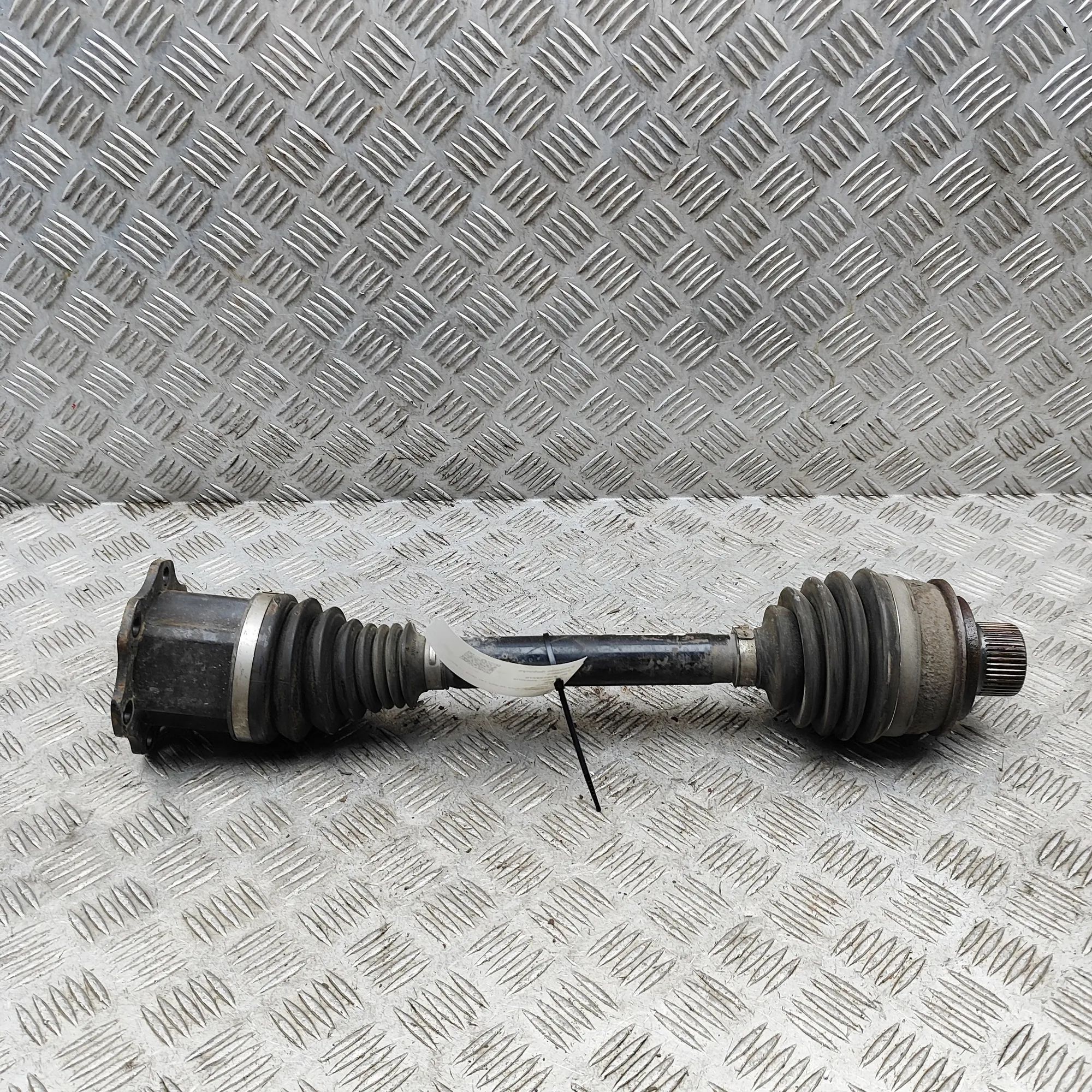 Audi A6 (C8) Front Right Driveshaft Front Right Driveshaft — AUDI A6 (C8) (2018-PRE...