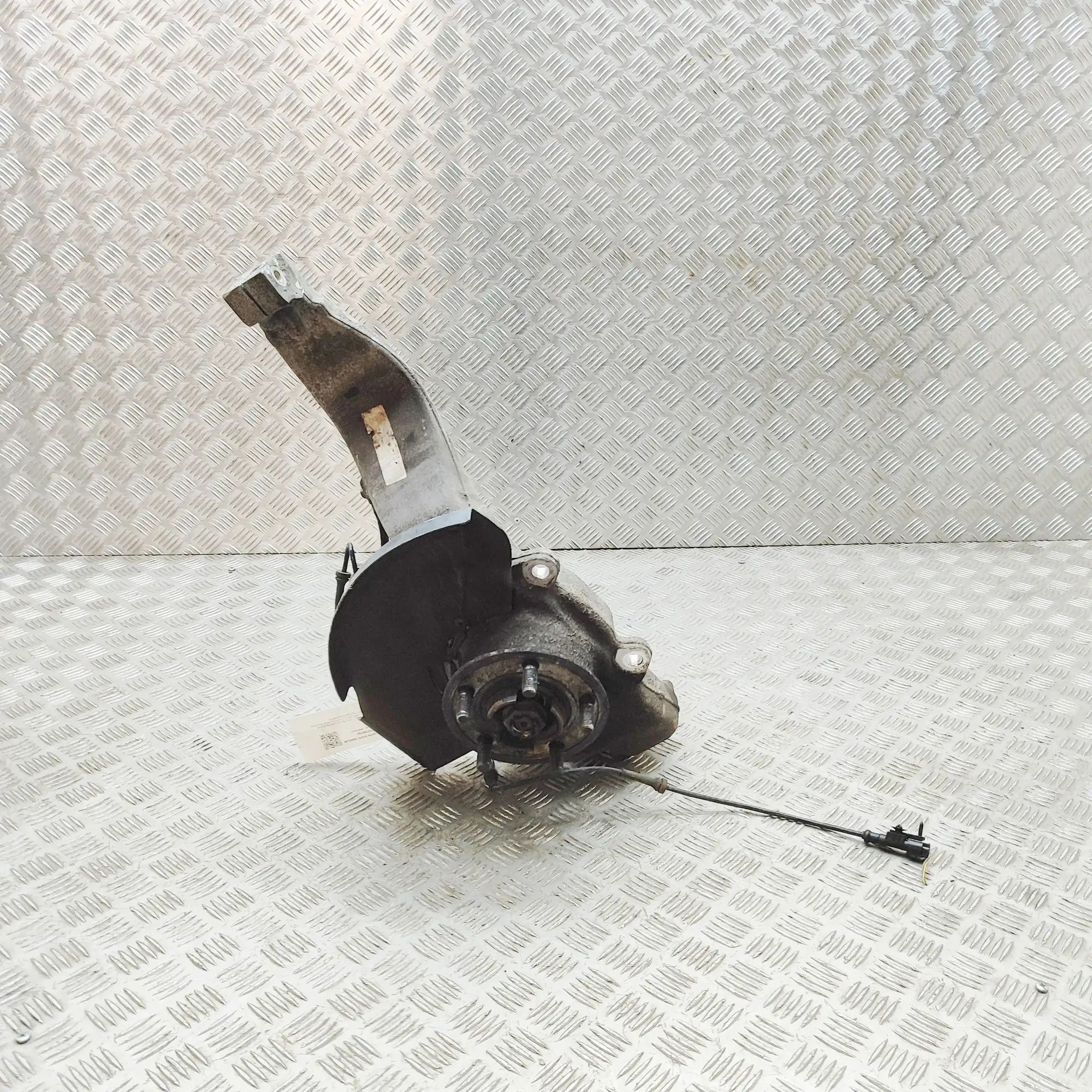 Land Rover Range Rover Sport (L494) Front Left Wheel Hub Front Left Wheel Hub — LAND ROVER RANGE ROVER S...