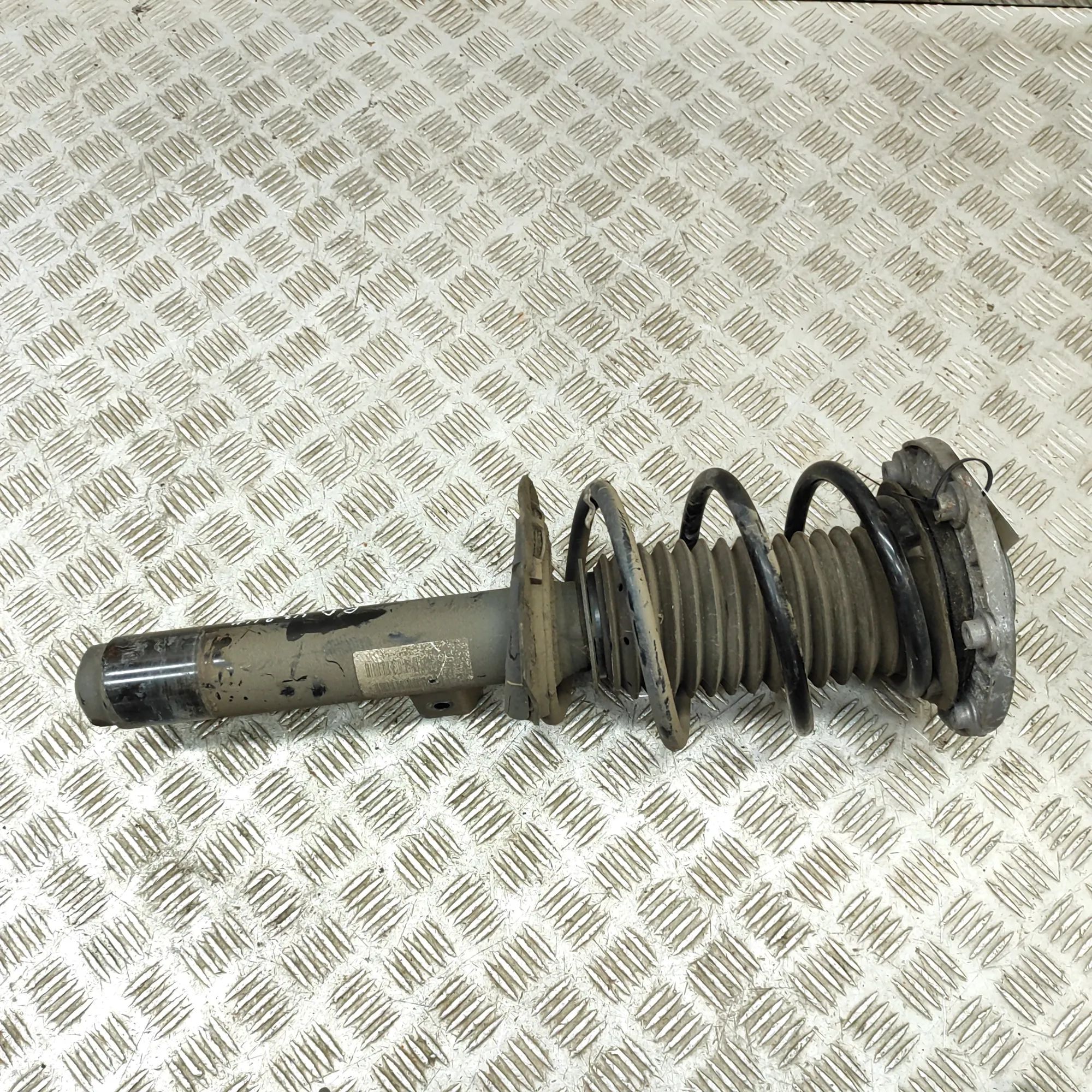 BMW 3 (F30 / F31) Shock absorber — front right Shock absorber — front right — BMW 3 SERIES (F3...