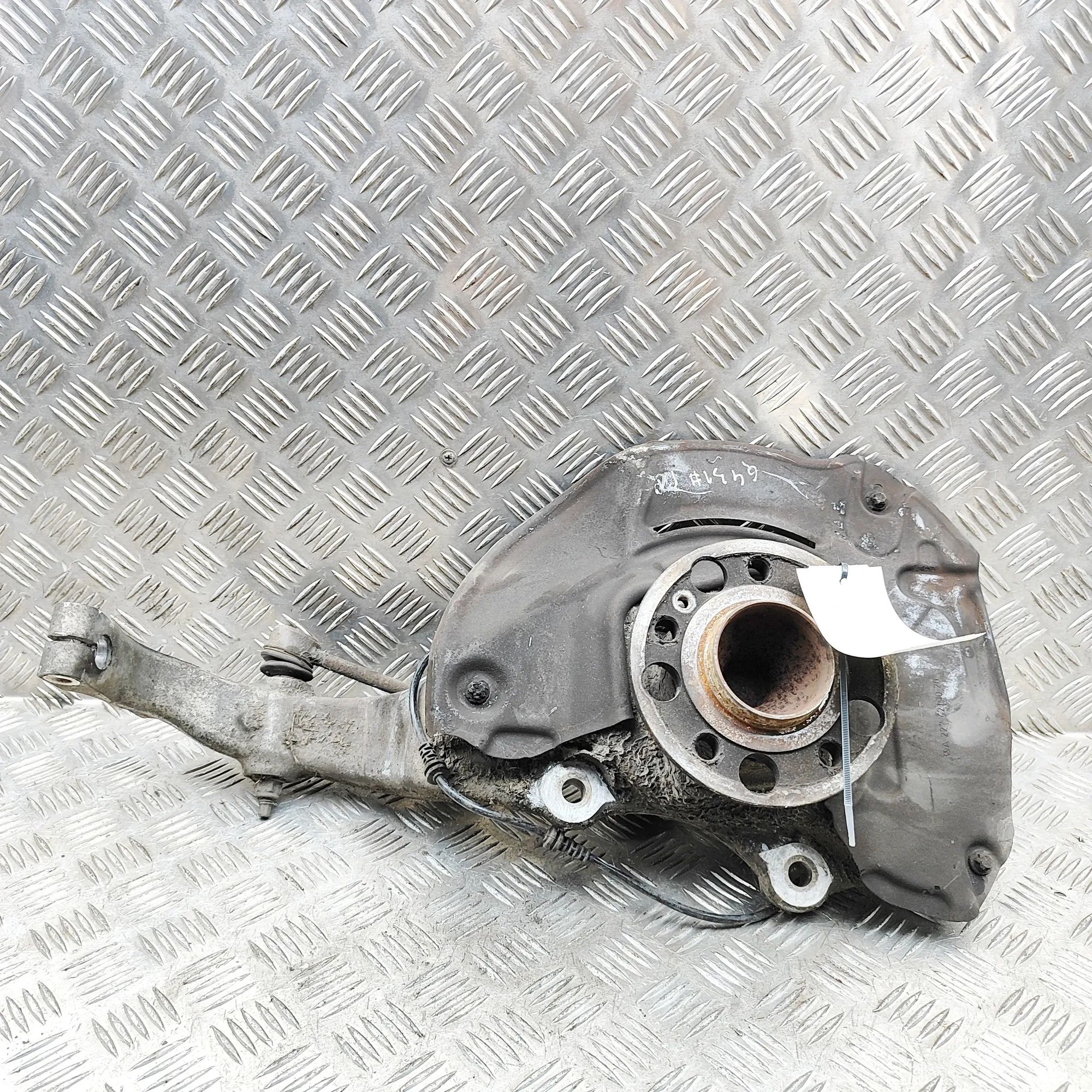 Mercedes-Benz A (W176) Front Right Wheel Hub Front Right Wheel Hub — MERCEDES BENZ S-CLASS (...