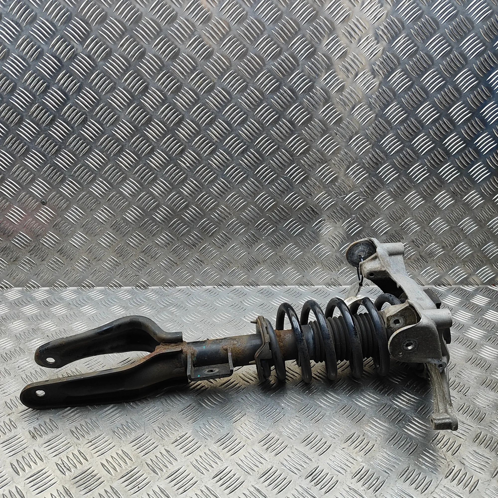 Tesla Model 3 Shock absorber — front left Shock absorber — front left — TESLA MODEL 3 (20...