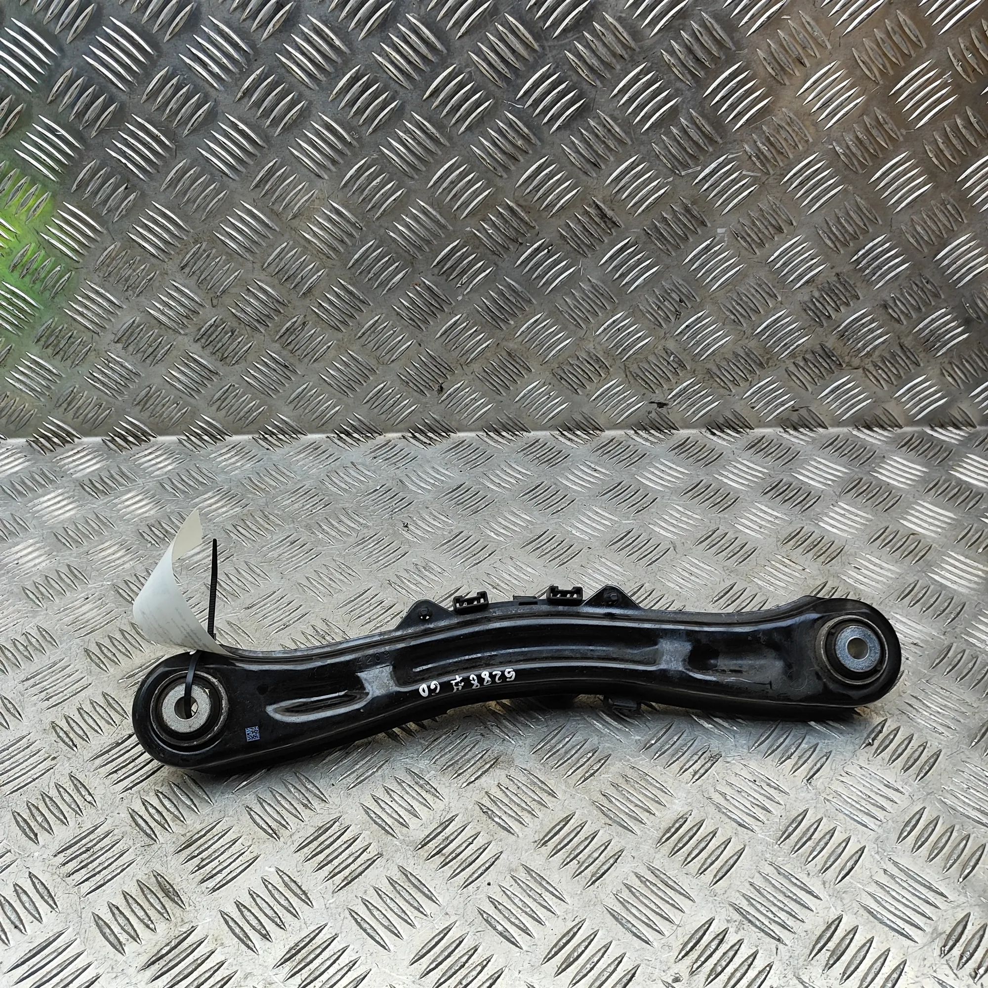 Mercedes-Benz GLE (W167) Rear Right Control Arm Rear Right Control Arm — MERCEDES BENZ GLE (W16...
