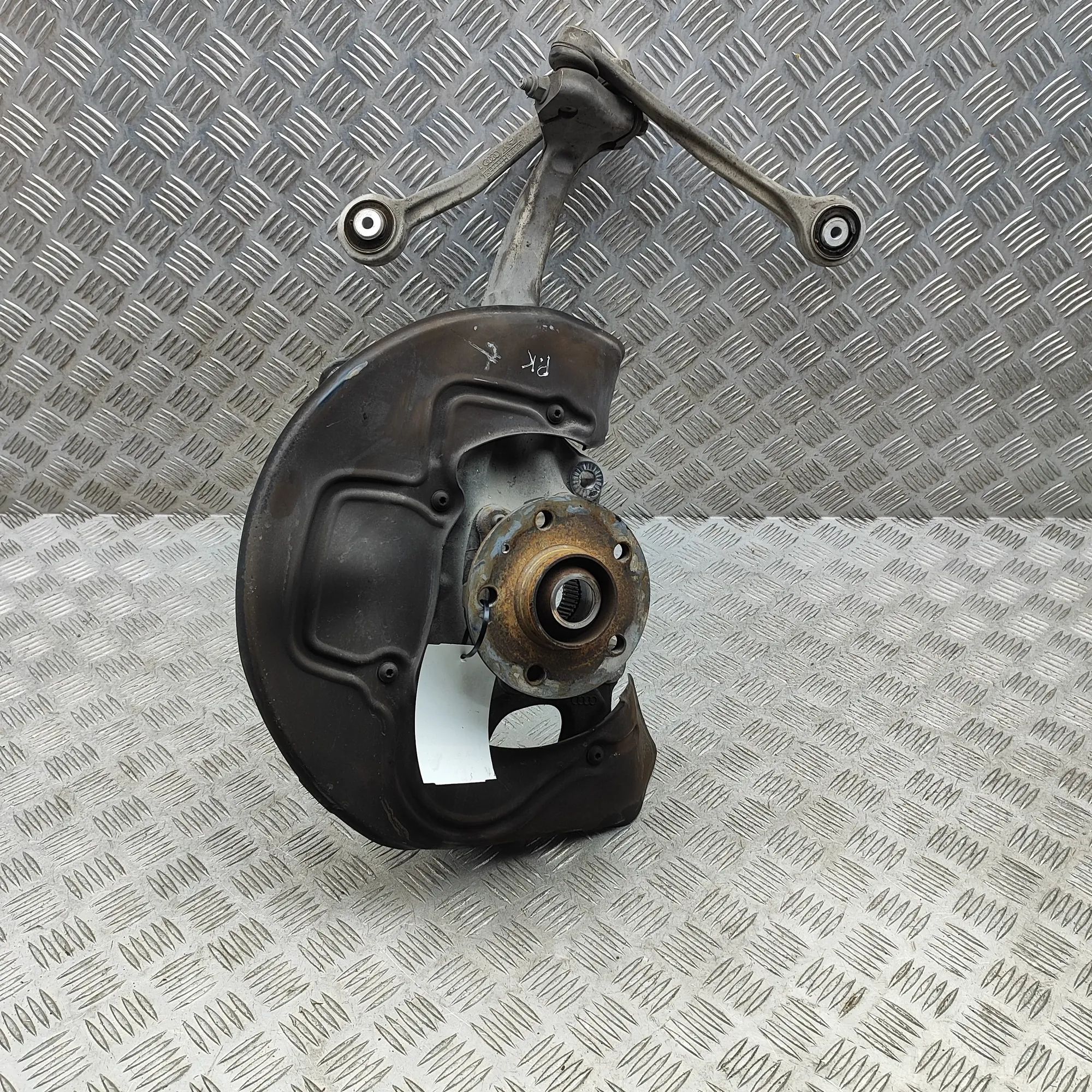 Audi A6 (C7) Front Left Wheel Hub Front Left Wheel Hub — AUDI A6 (C7, 4G) (2010-2...