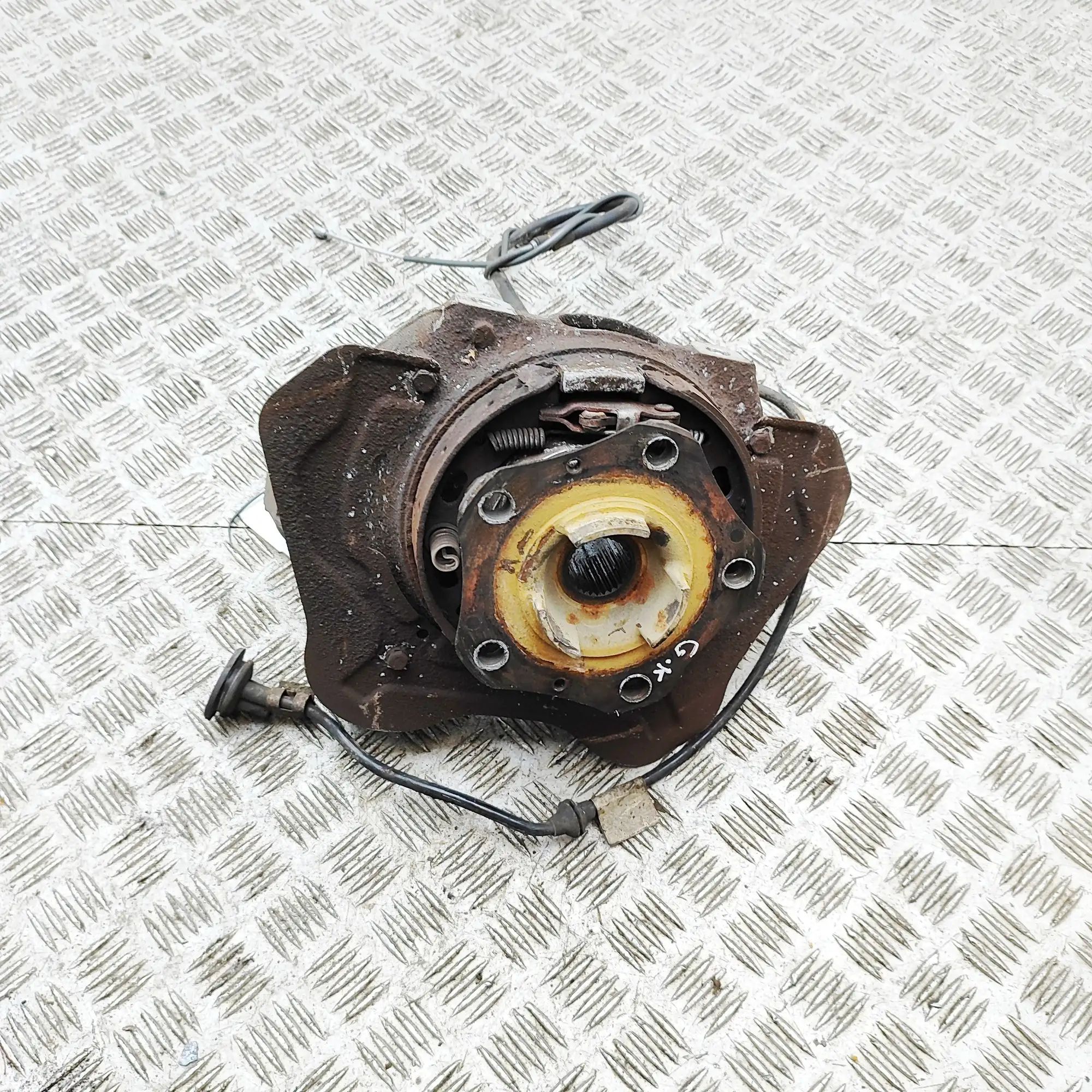 Porsche 911 (997) Rear Left Wheel Hub Spindle Rear Left Wheel Hub Spindle — PORSCHE 911 (997)...