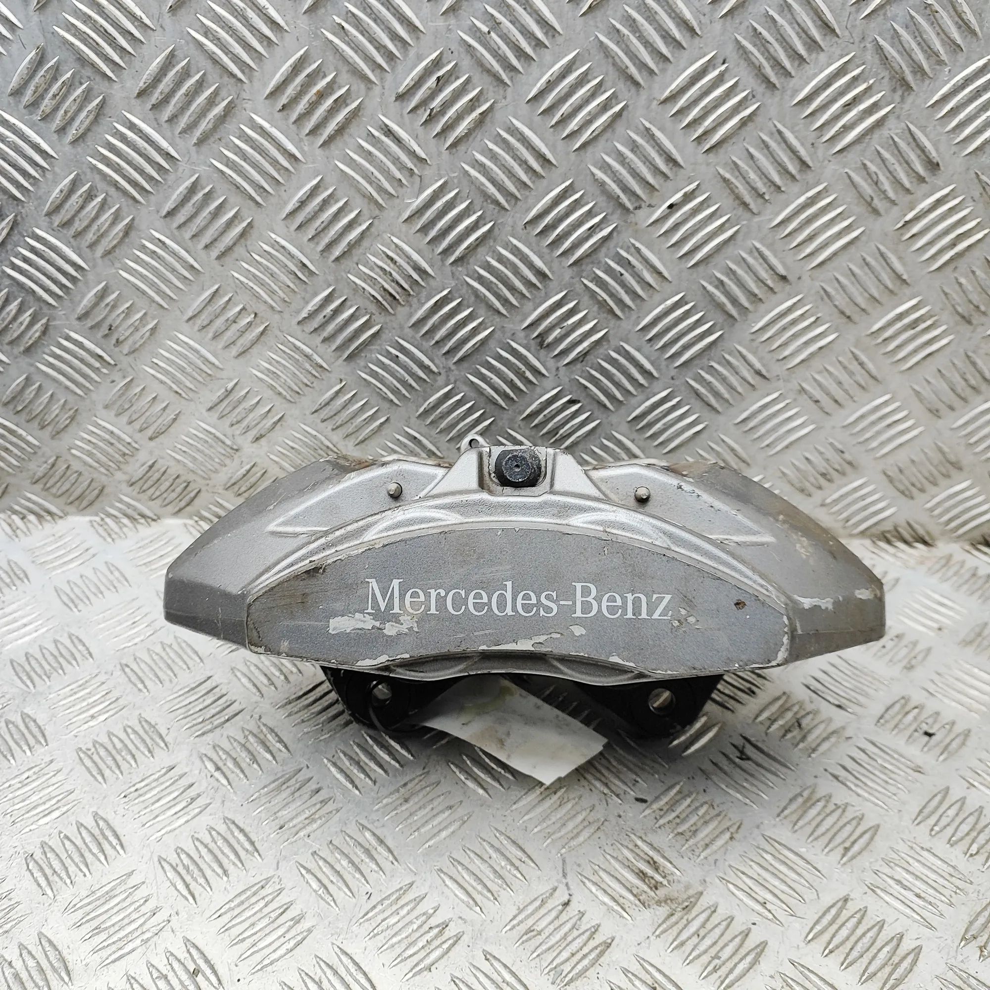 Mercedes-Benz A (W176) Front Left Brake Caliper Front left brake caliper — MERCEDES BENZ S-CLAS...
